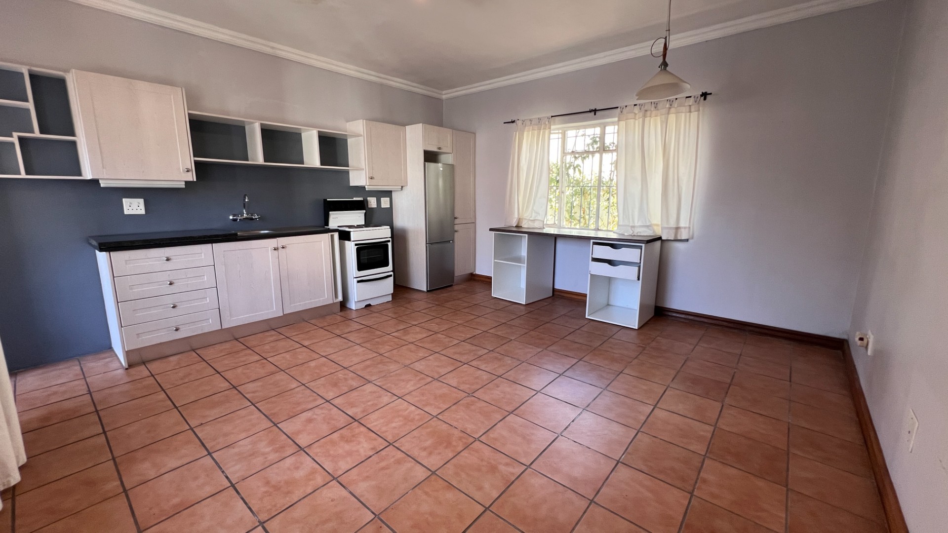 Cottage for rent in Highlands North, Johannesburg, 55 m²