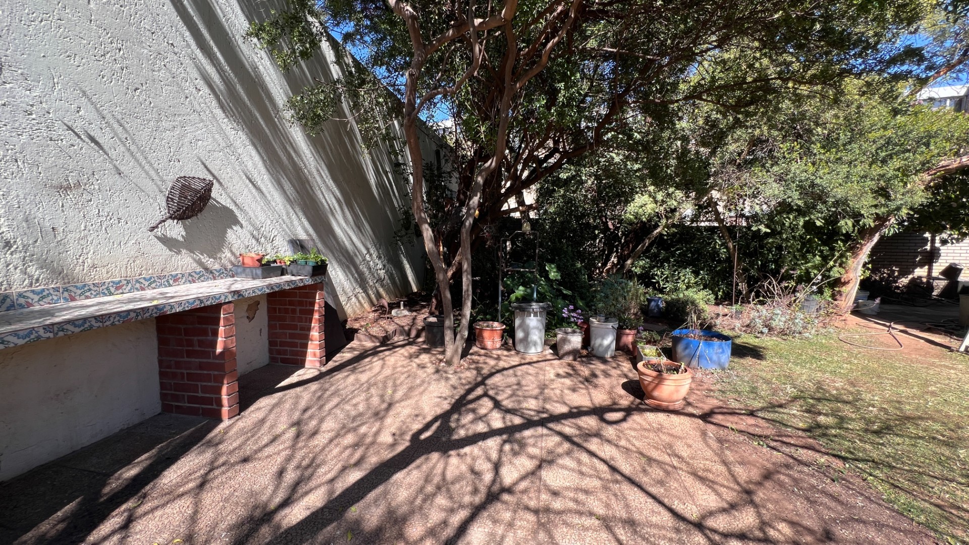 Cottage for rent in Highlands North, Johannesburg, 55 m²