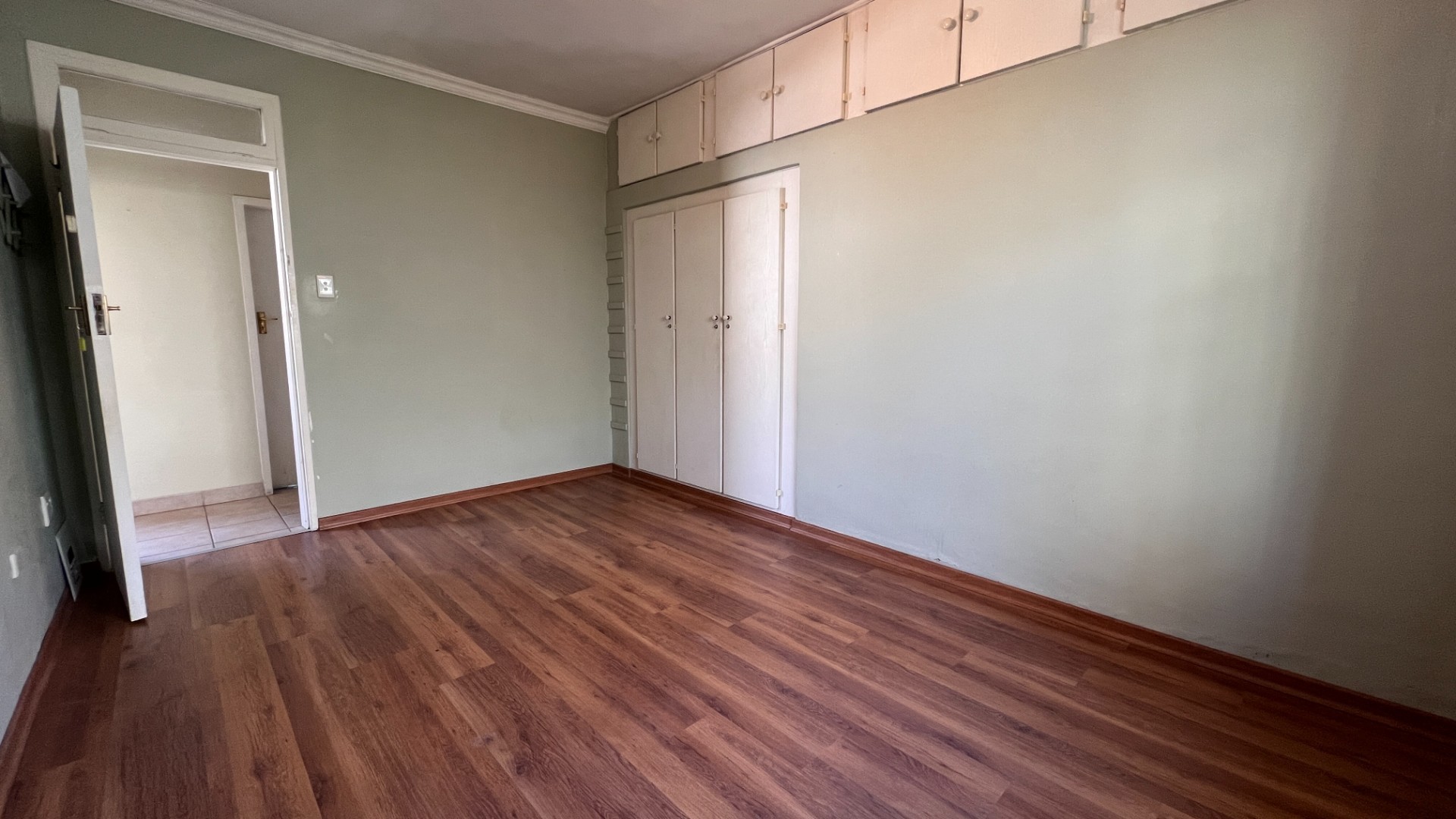 Cottage for rent in Highlands North, Johannesburg, 55 m²