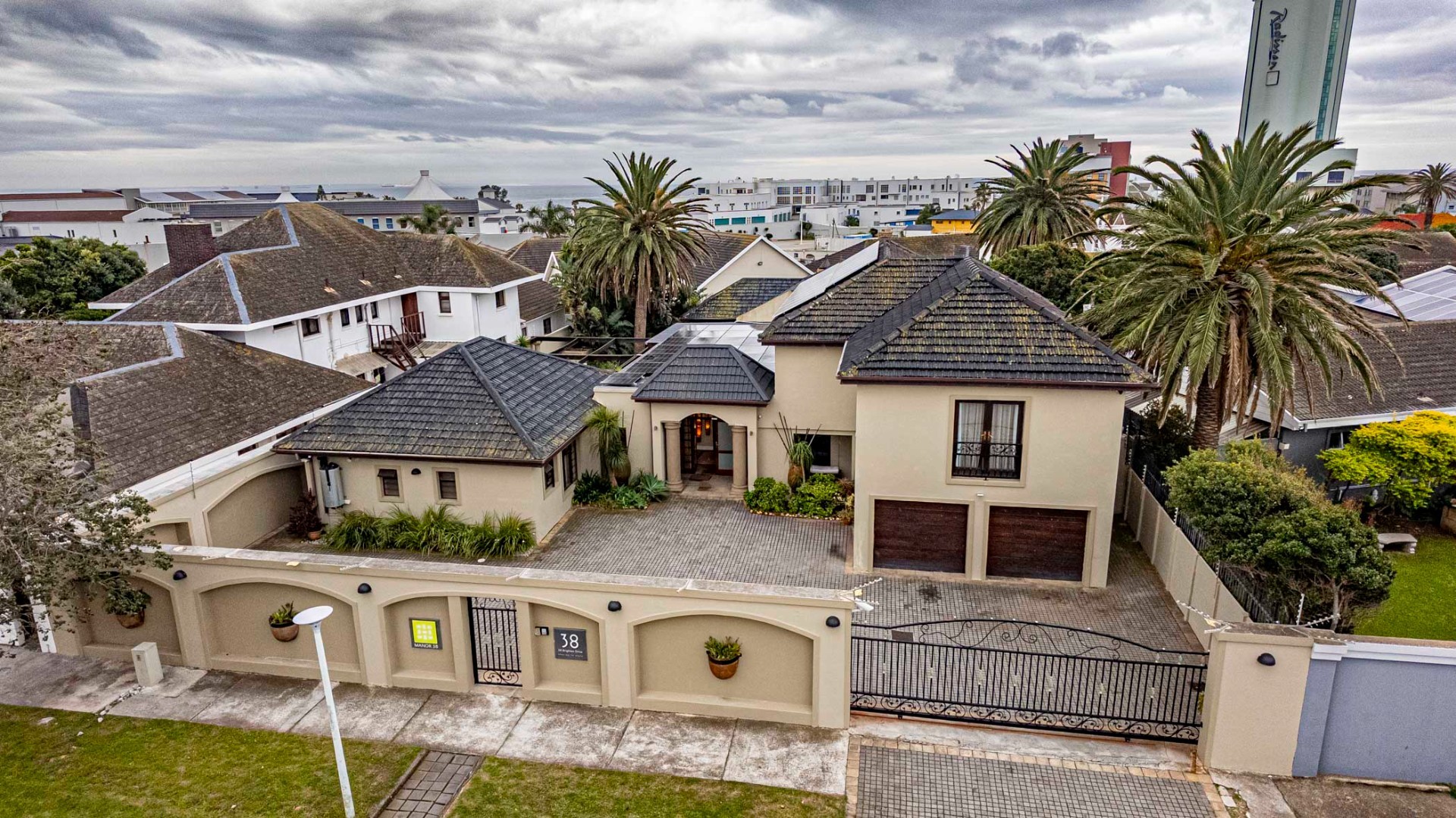 Guest House For Sale in Summerstrand, Port Elizabeth