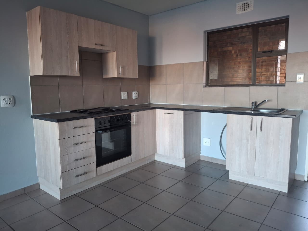 Apartment For Sale in Albertsdal, Alberton