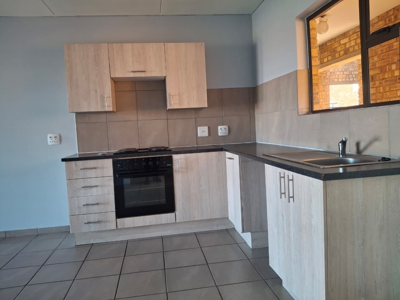 Apartment For Sale in Albertsdal, Alberton