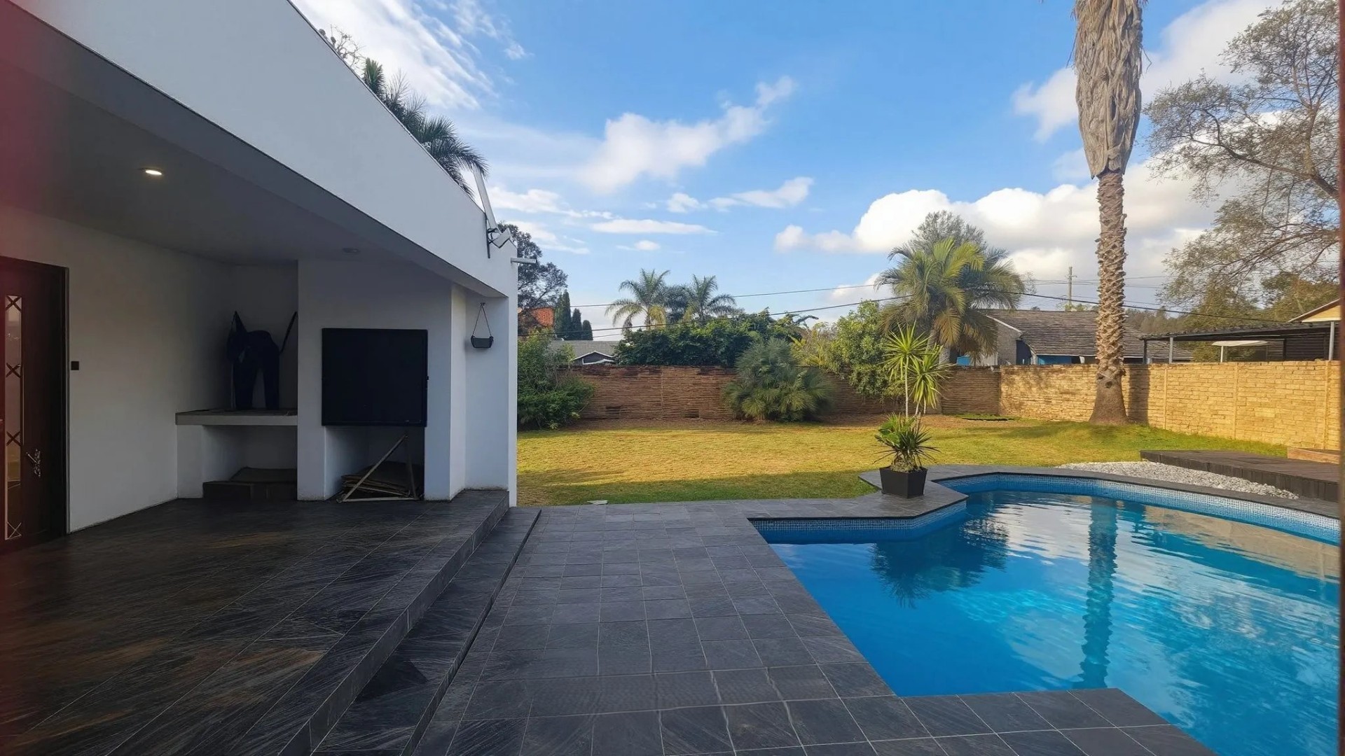 House for sale in Strubensvallei, Roodepoort, 420 m²