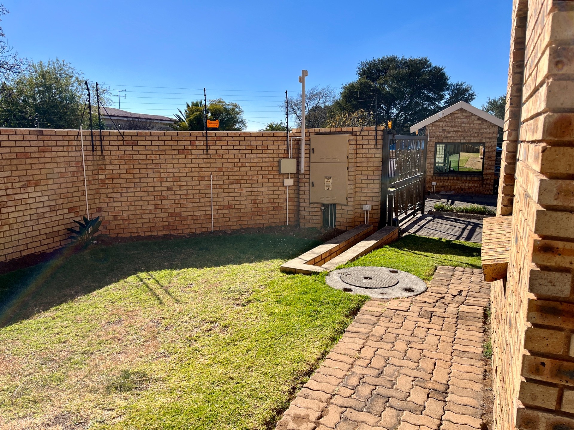 Apartment To Rent in South Crest, Alberton