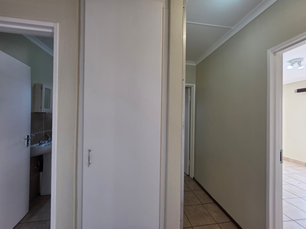 Apartment For Sale in Erand Gardens Midrand Gauteng