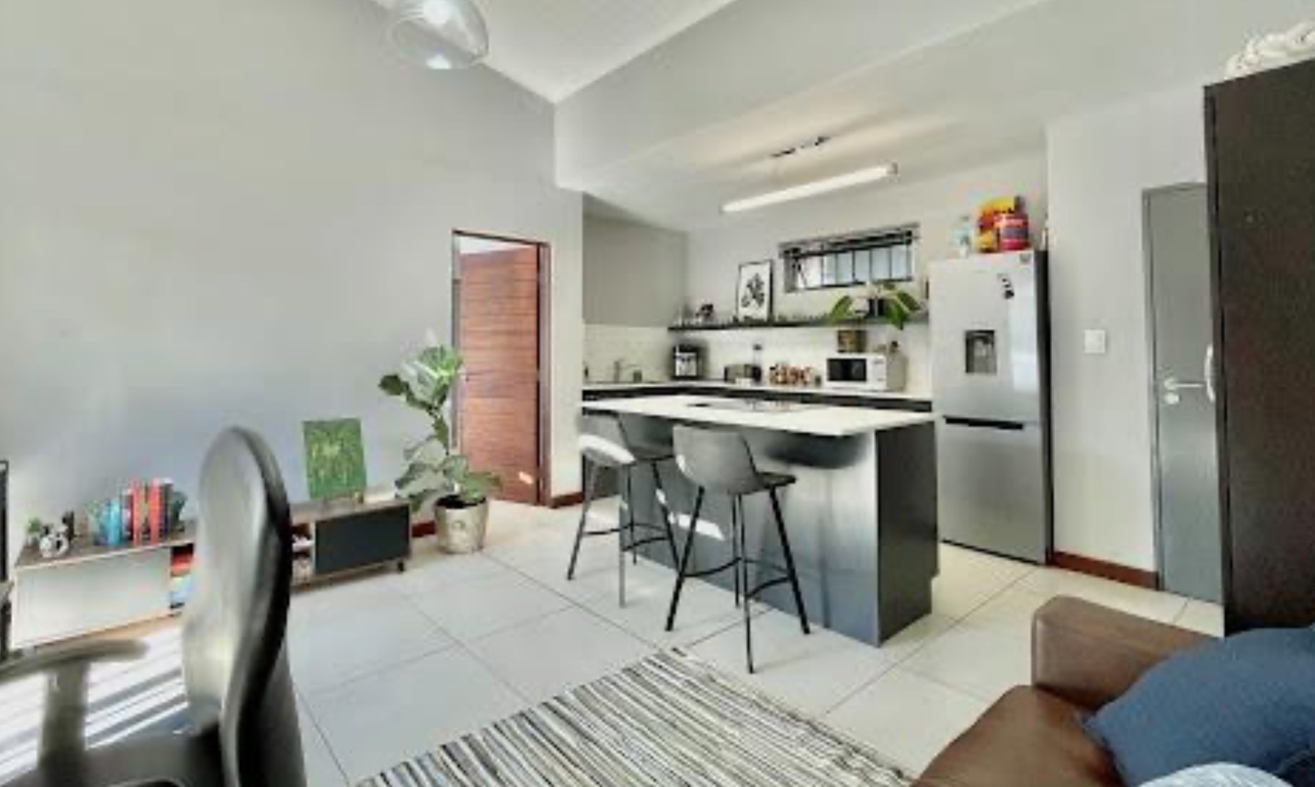 Sophisticated Modern Light Lock-Up-and-Go Living (Exceptionally Located)