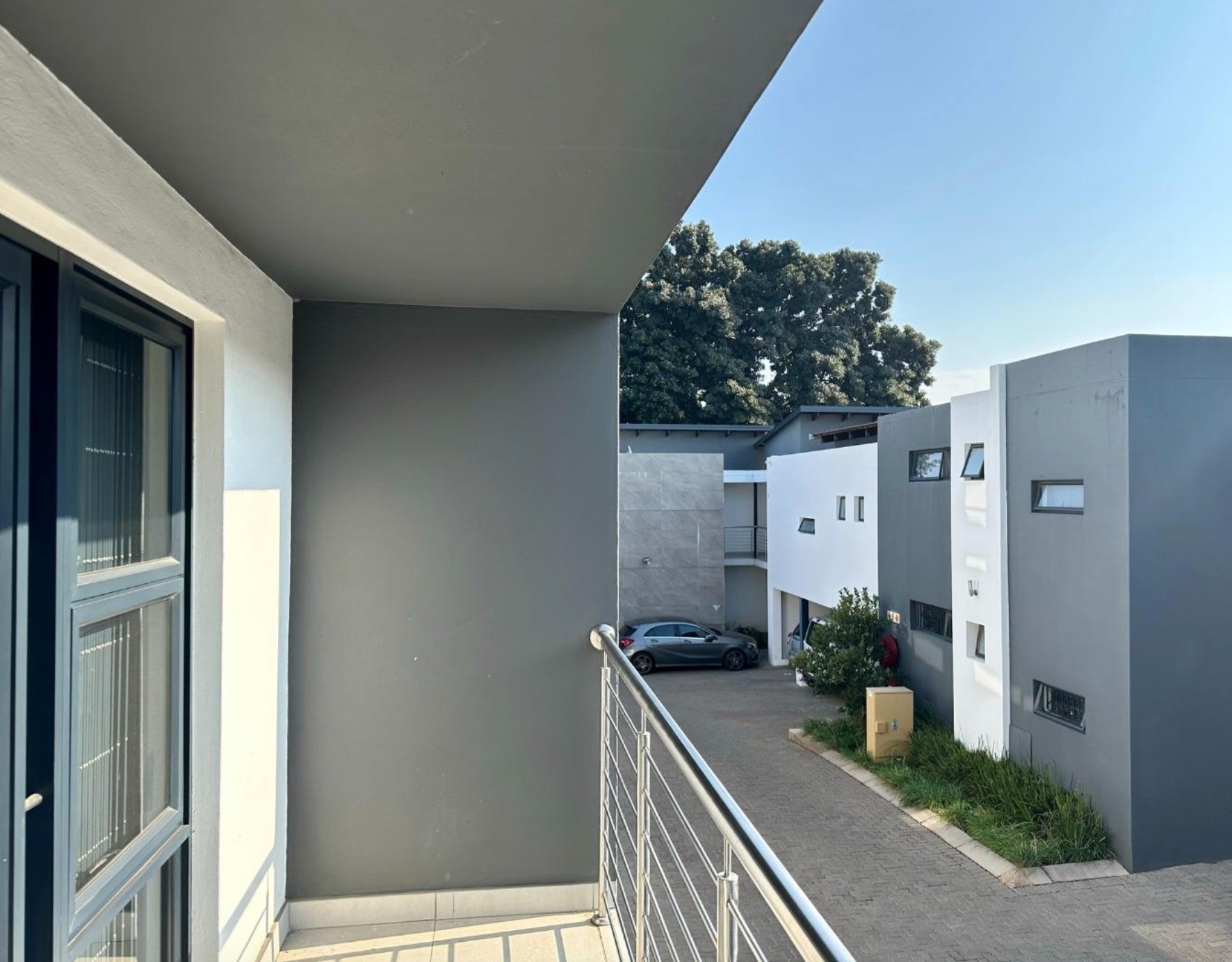 Sophisticated Modern Light Lock-Up-and-Go Living (Exceptionally Located)
