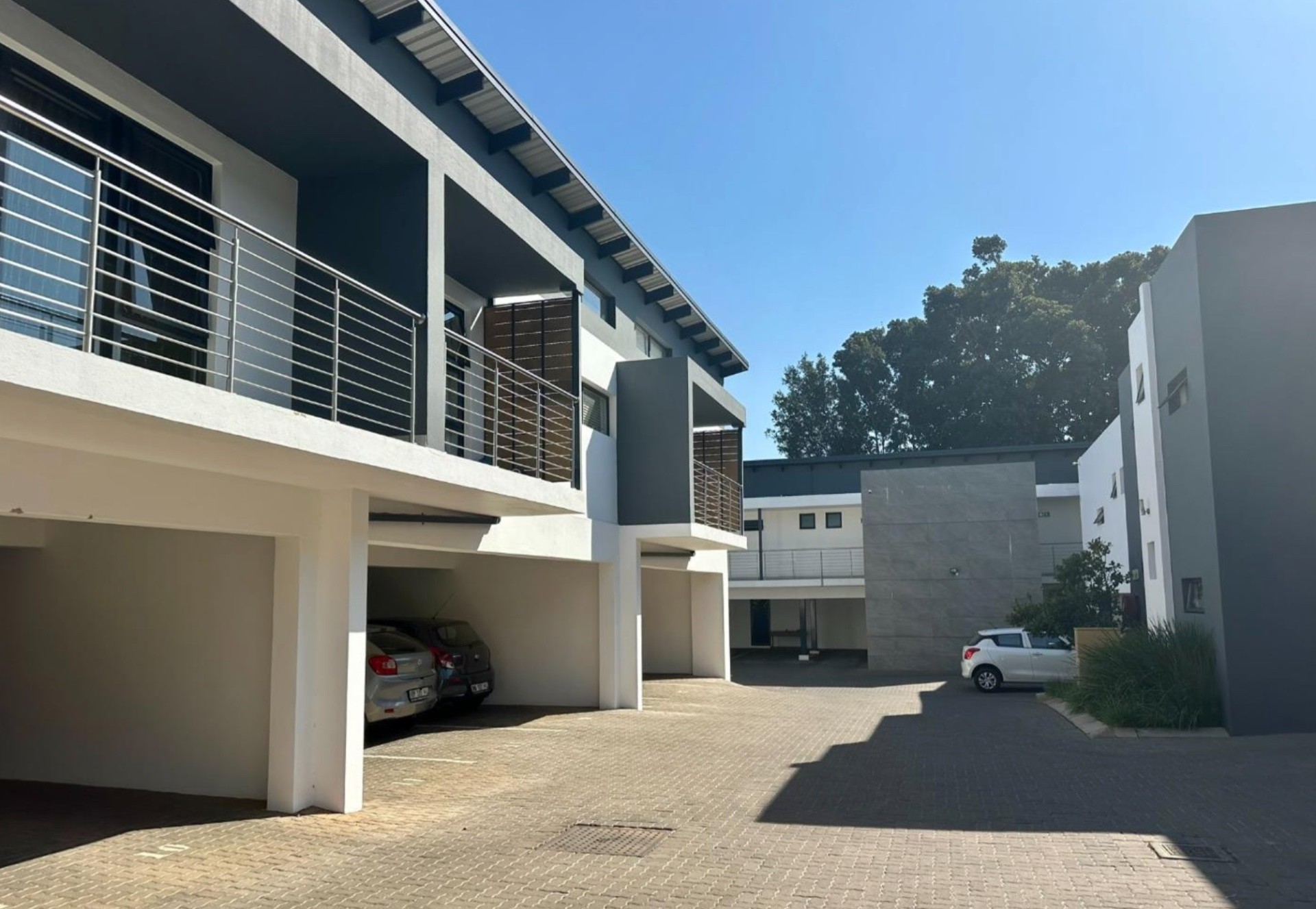 Sophisticated Modern Light Lock-Up-and-Go Living (Exceptionally Located)