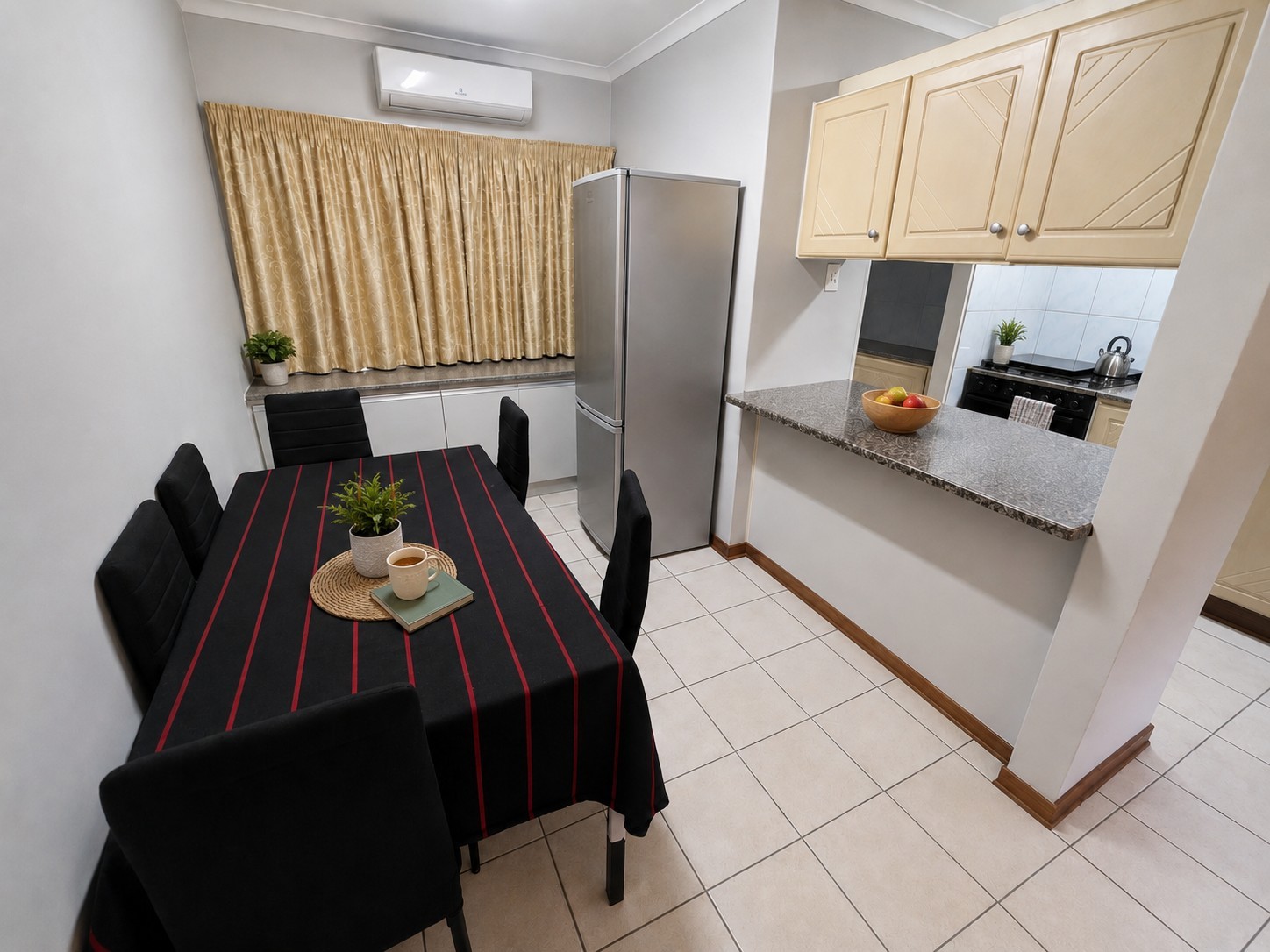2 Bedroom simplex for sale in the heart of Meerensee