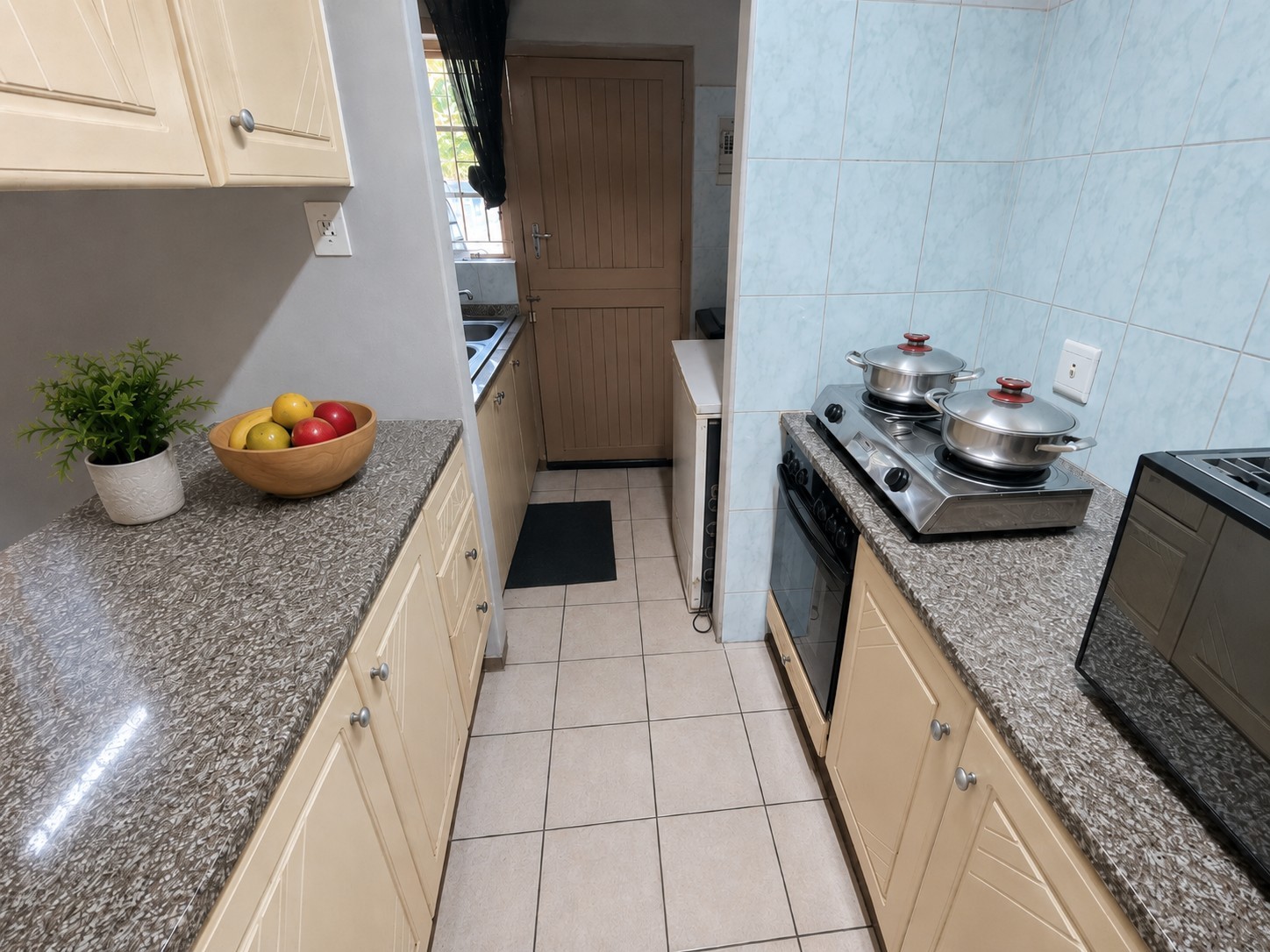 2 Bedroom simplex for sale in the heart of Meerensee