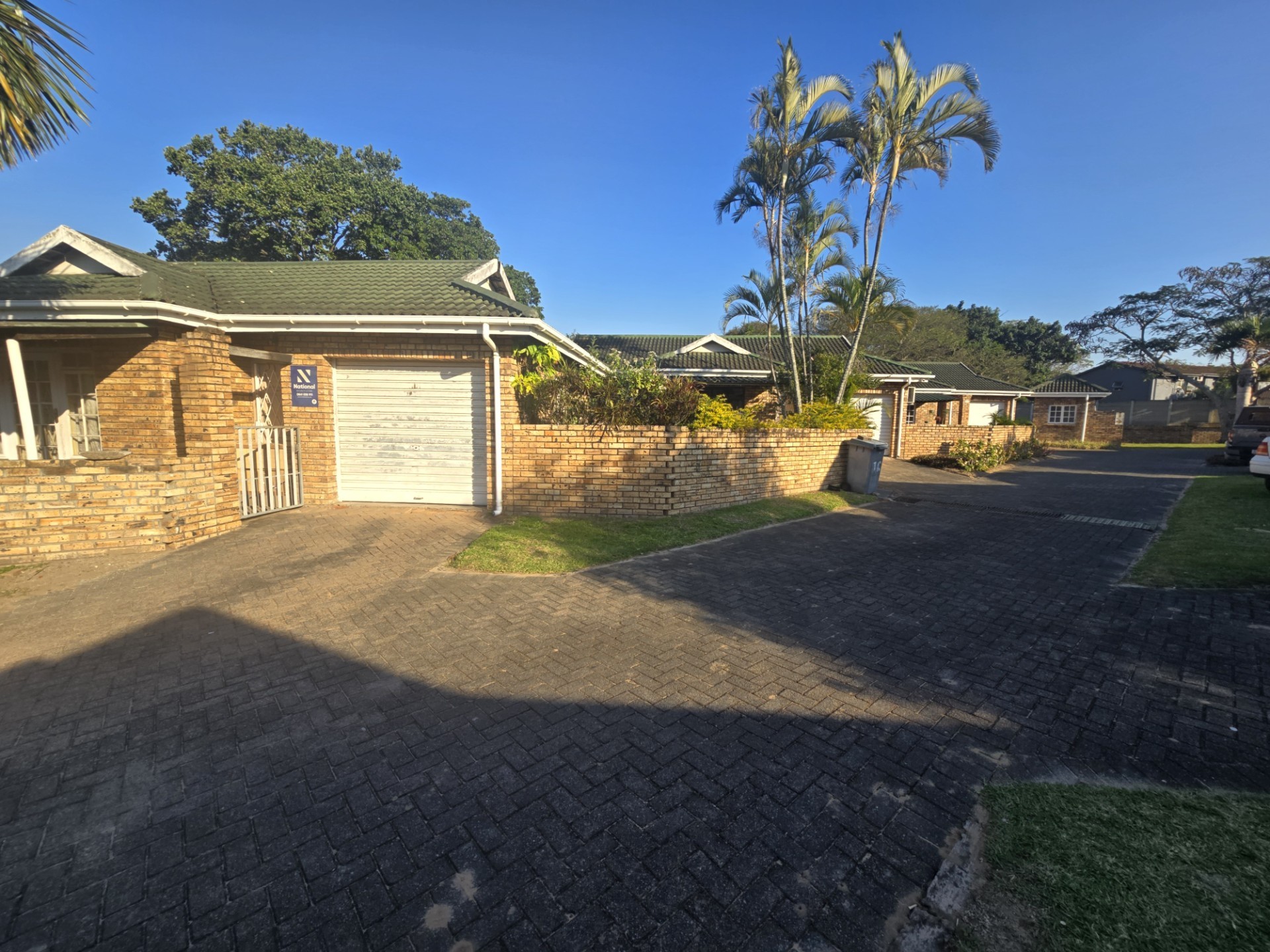 2 Bedroom simplex for sale in the heart of Meerensee
