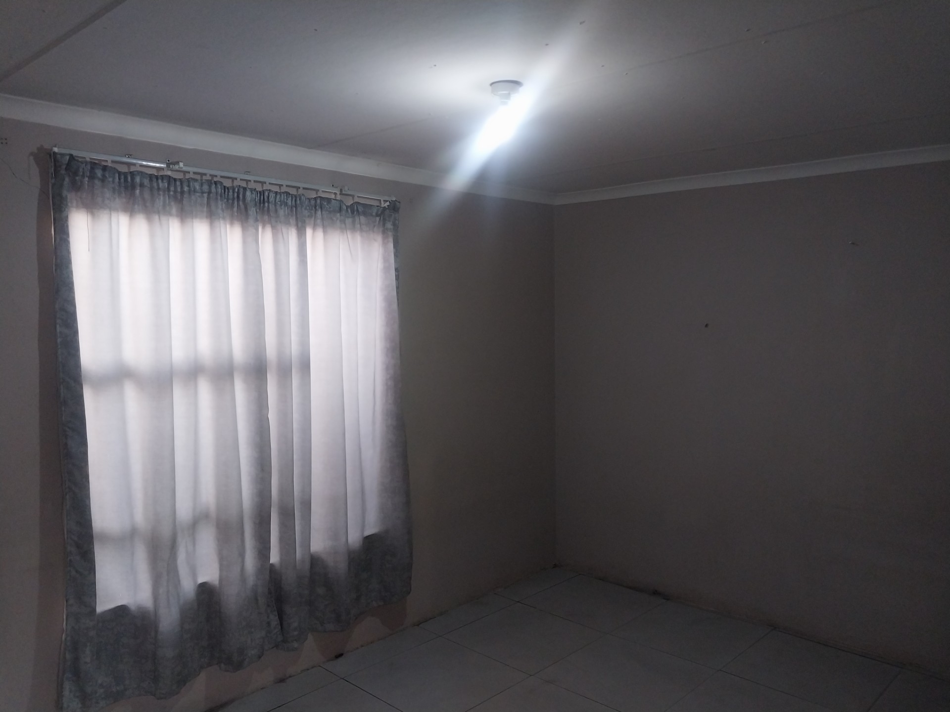 1 Room To Rent in Emdeni, Soweto
