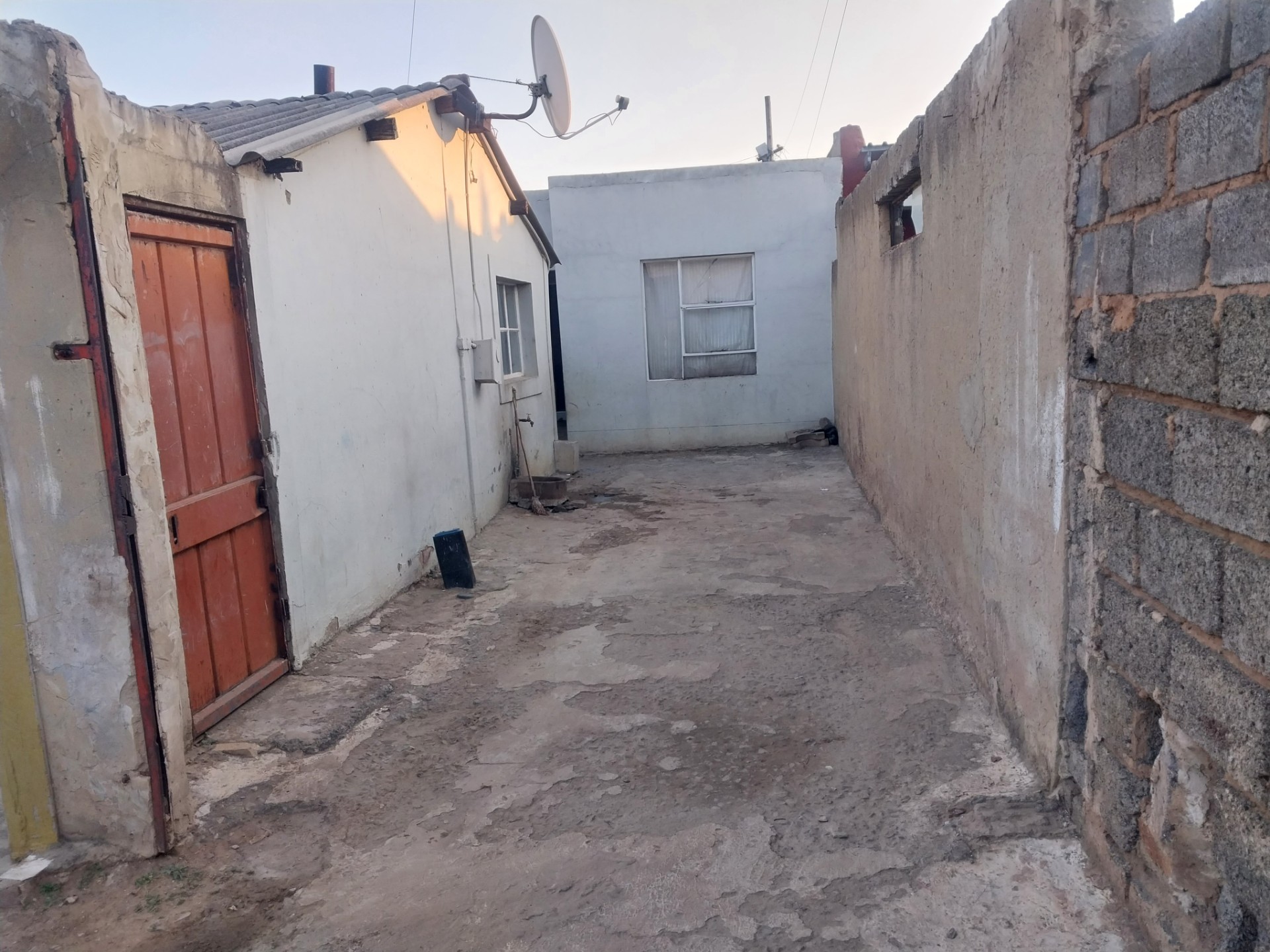 1 Room To Rent in Emdeni, Soweto