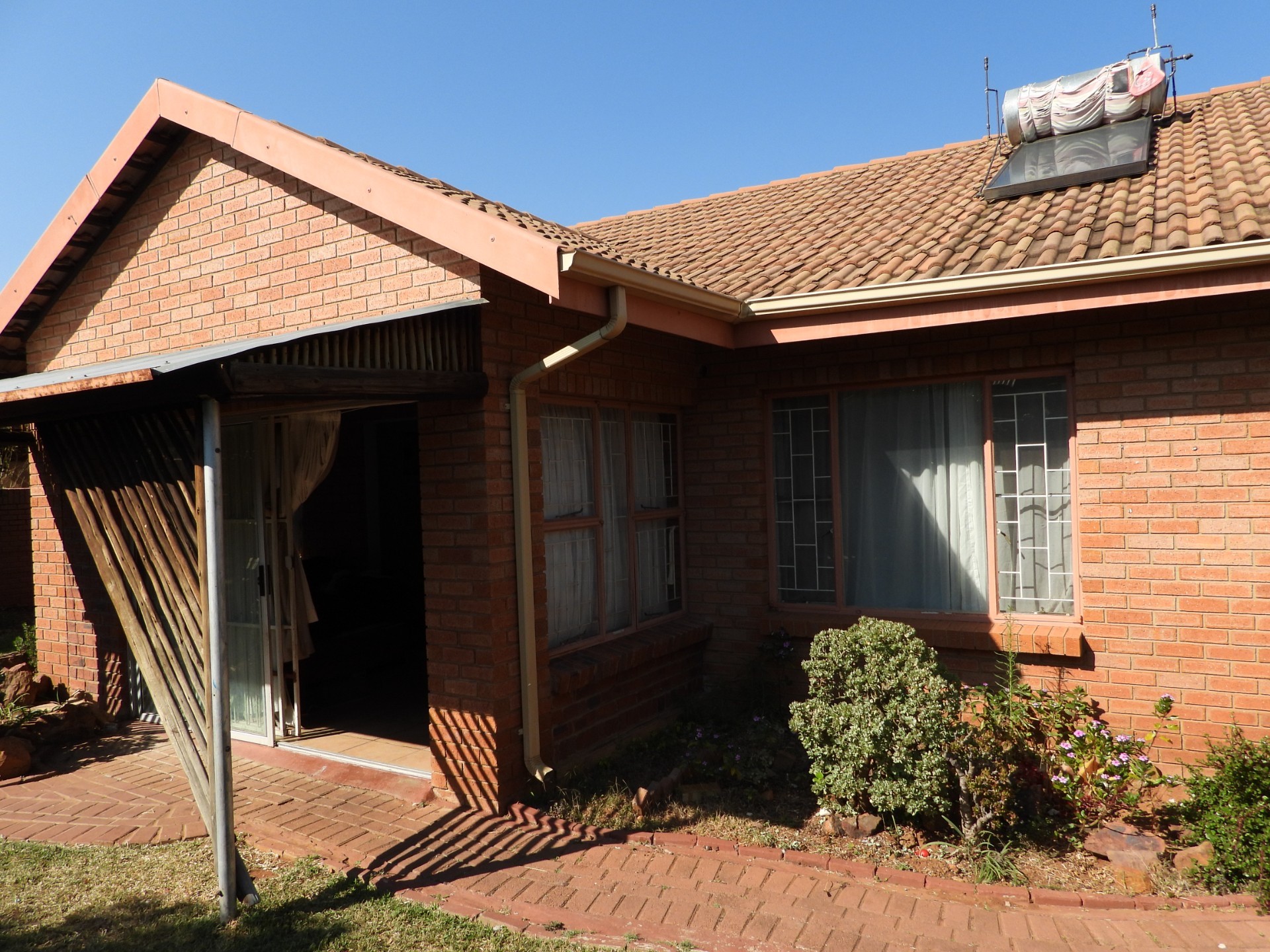 More Than Just a Home - Townhouse with Garden Cottage and Endless Possibilities