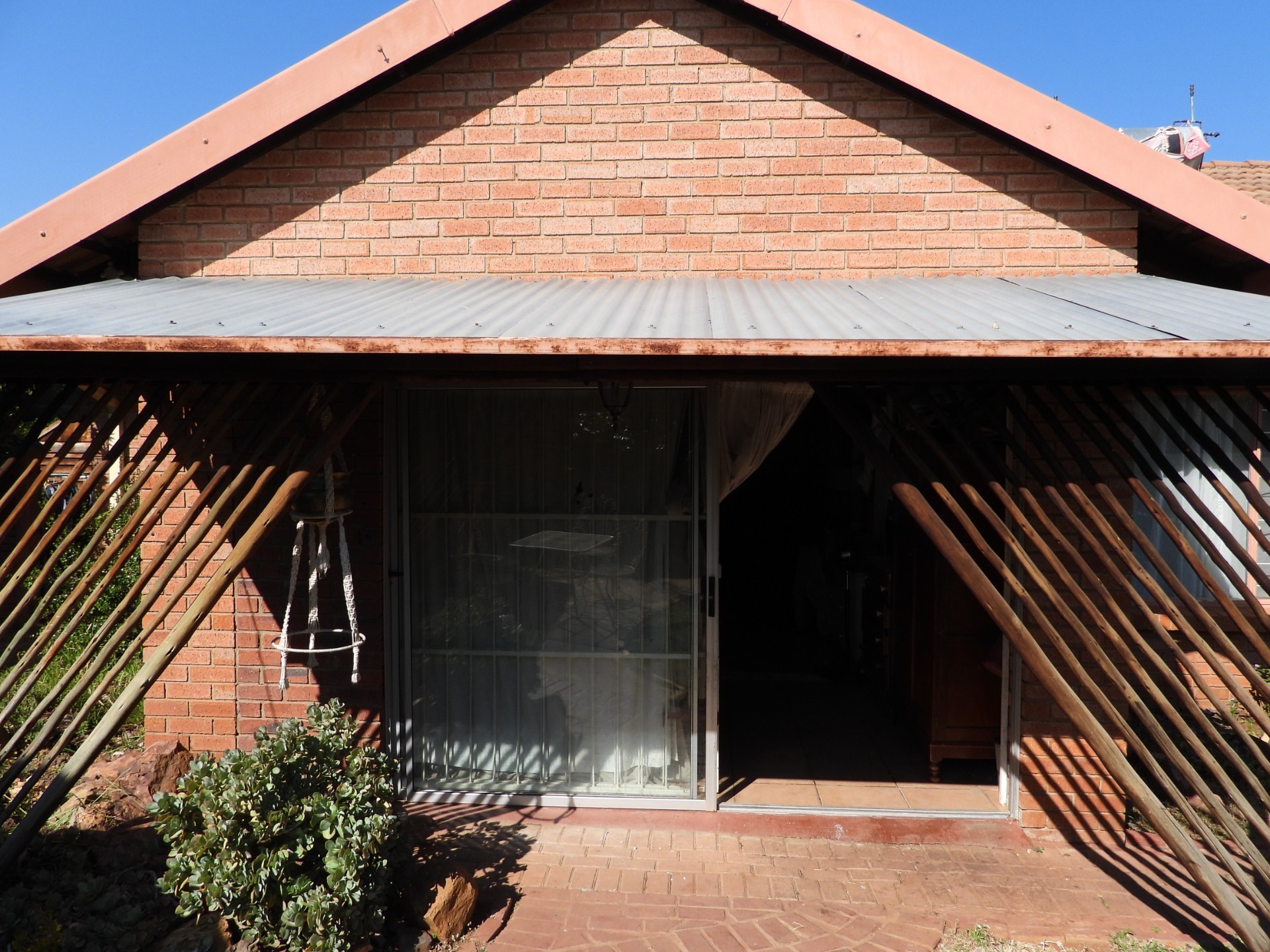 More Than Just a Home - Townhouse with Garden Cottage and Endless Possibilities