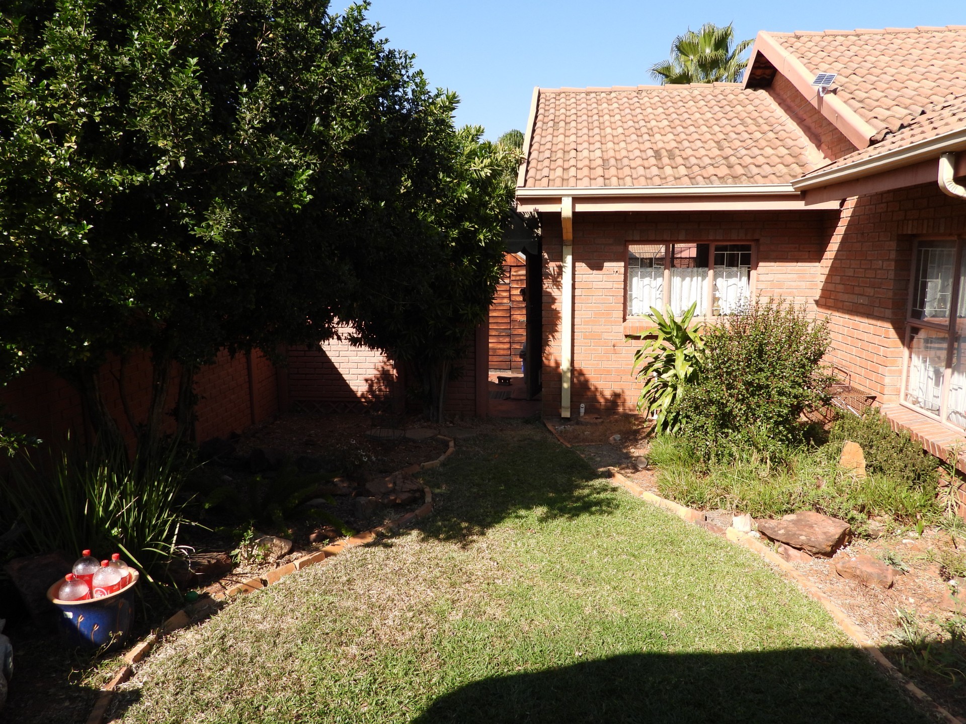 More Than Just a Home - Townhouse with Garden Cottage and Endless Possibilities