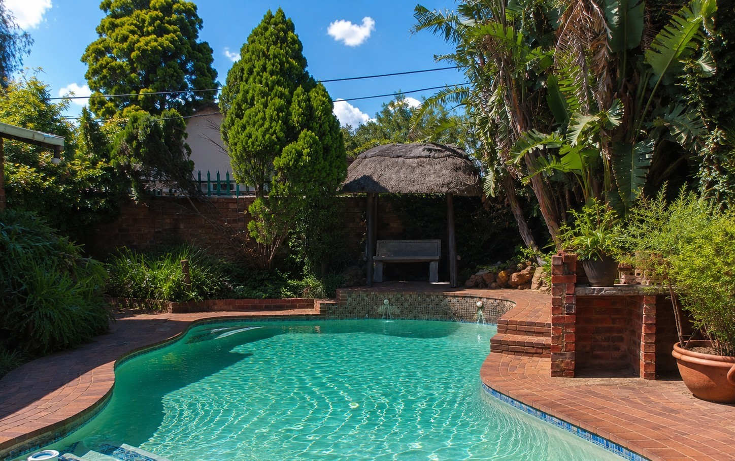 Family Home with 2 Income-Generating Cottages