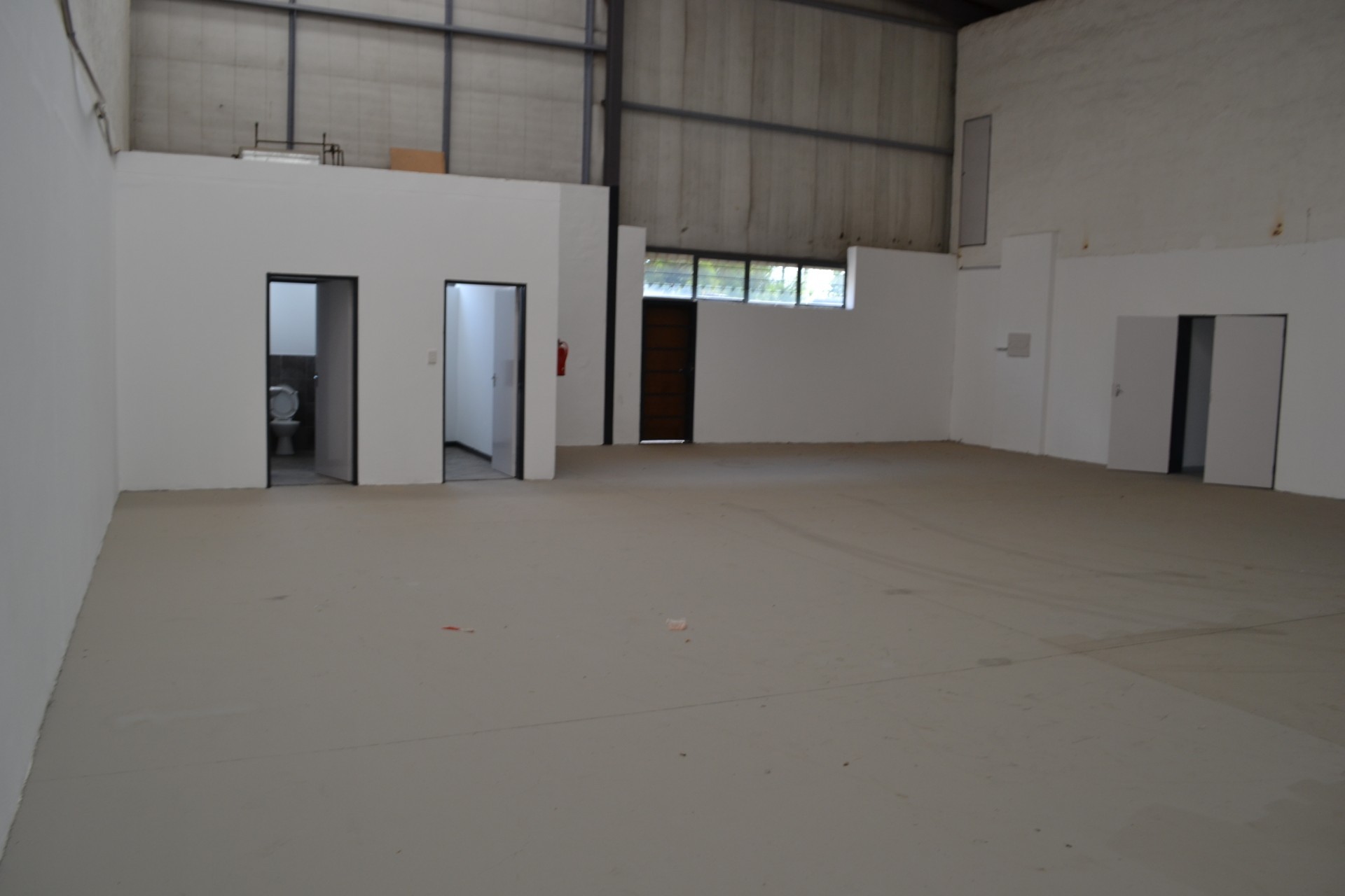 MNI UNIT IN CAPITAL HILL PARK, 328 SQM, IN SOUGHT AFTER, SECURE, AND POPULAR PARK.
