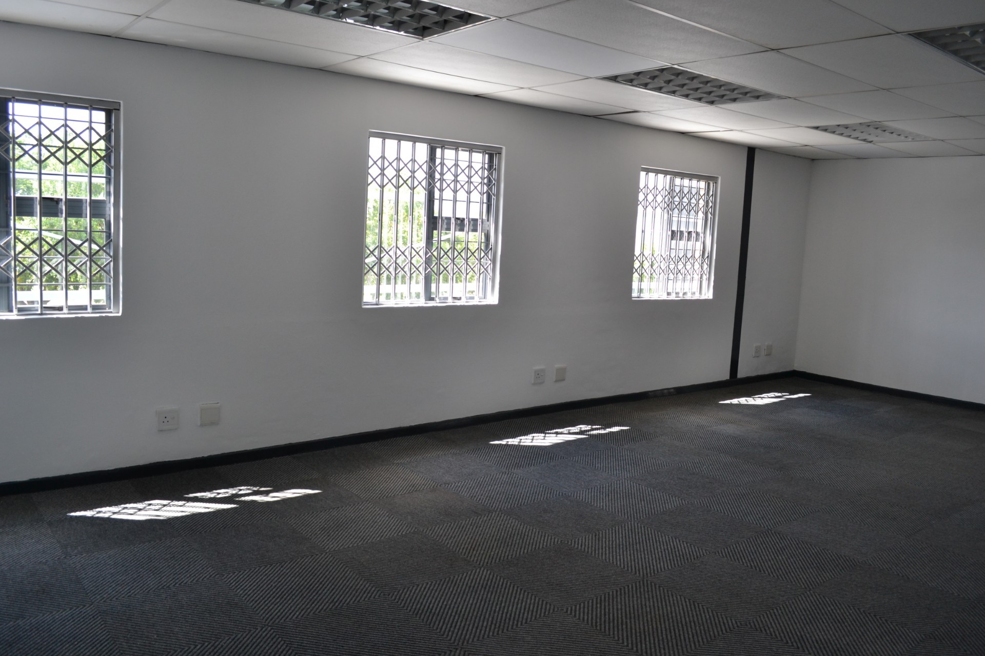MNI UNIT IN CAPITAL HILL PARK, 328 SQM, IN SOUGHT AFTER, SECURE, AND POPULAR PARK.