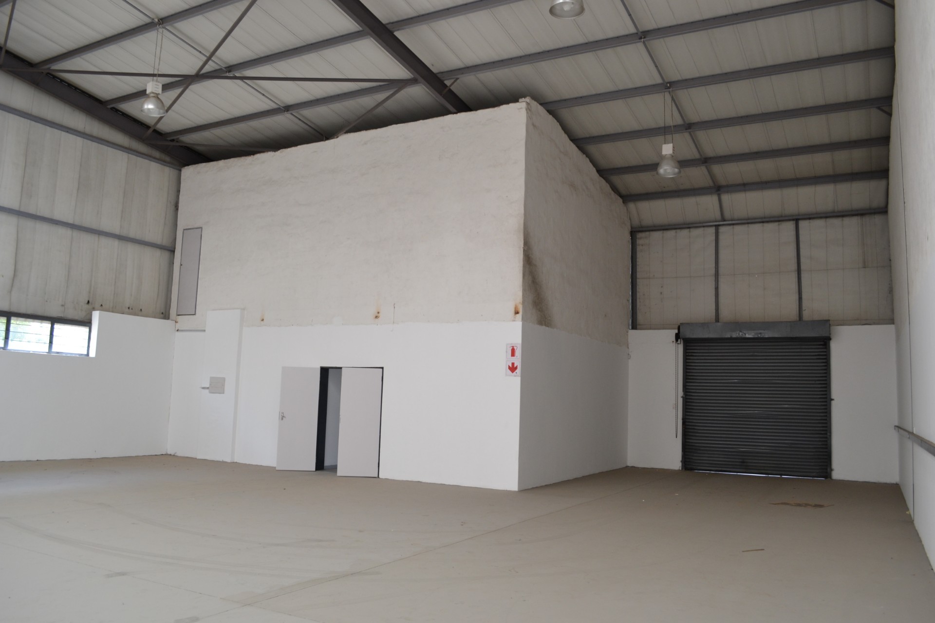 MNI UNIT IN CAPITAL HILL PARK, 328 SQM, IN SOUGHT AFTER, SECURE, AND POPULAR PARK.