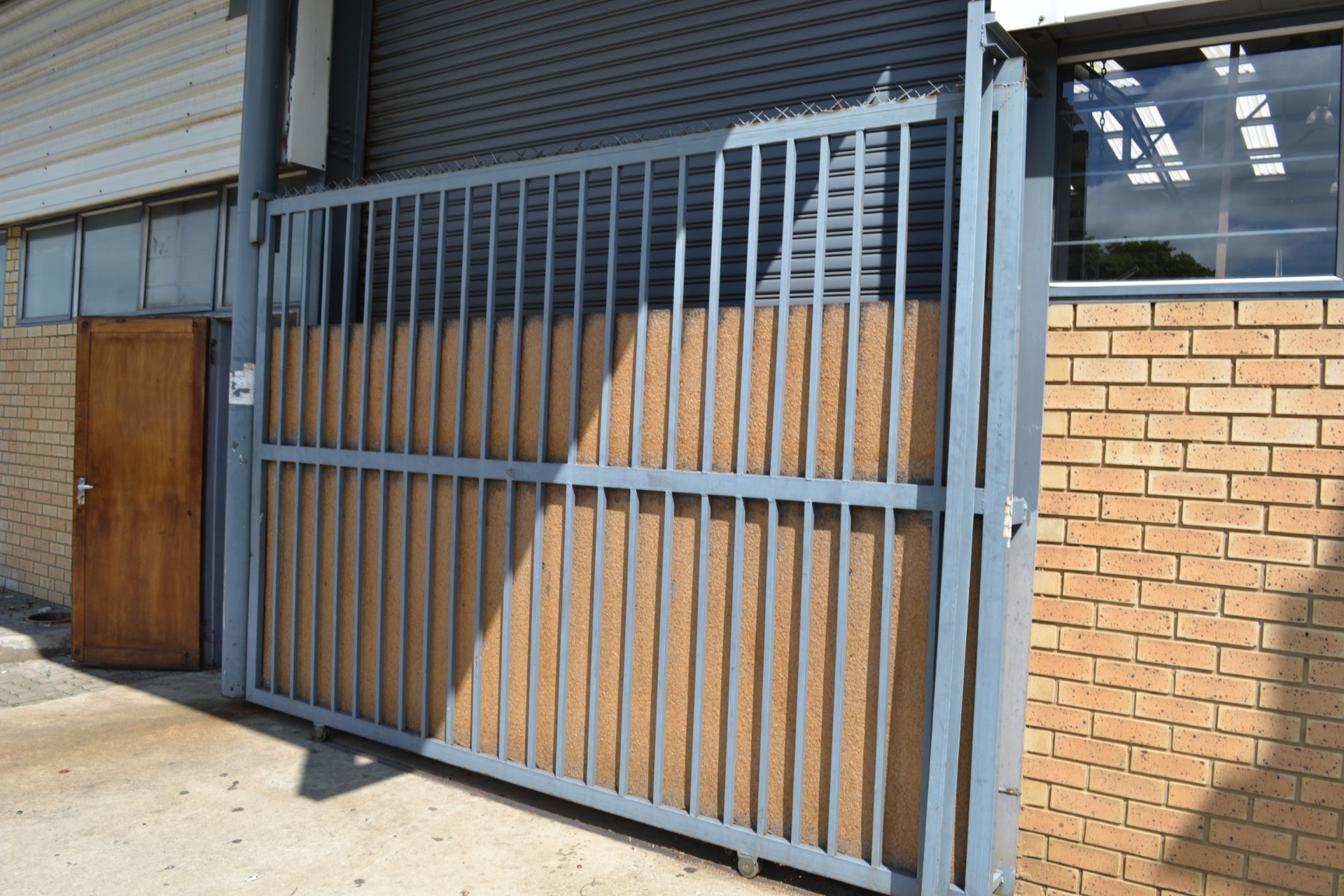 MNI UNIT IN CAPITAL HILL PARK, 328 SQM, IN SOUGHT AFTER, SECURE, AND POPULAR PARK.