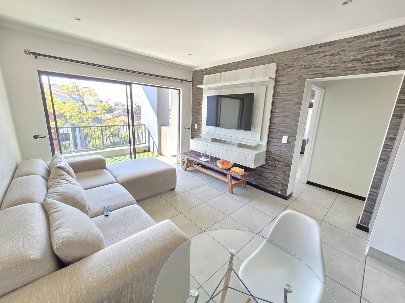Modern Semi-Furnished 2 Bed, 2 Bath Apartment in Ventura Estate Craigavon Fourways