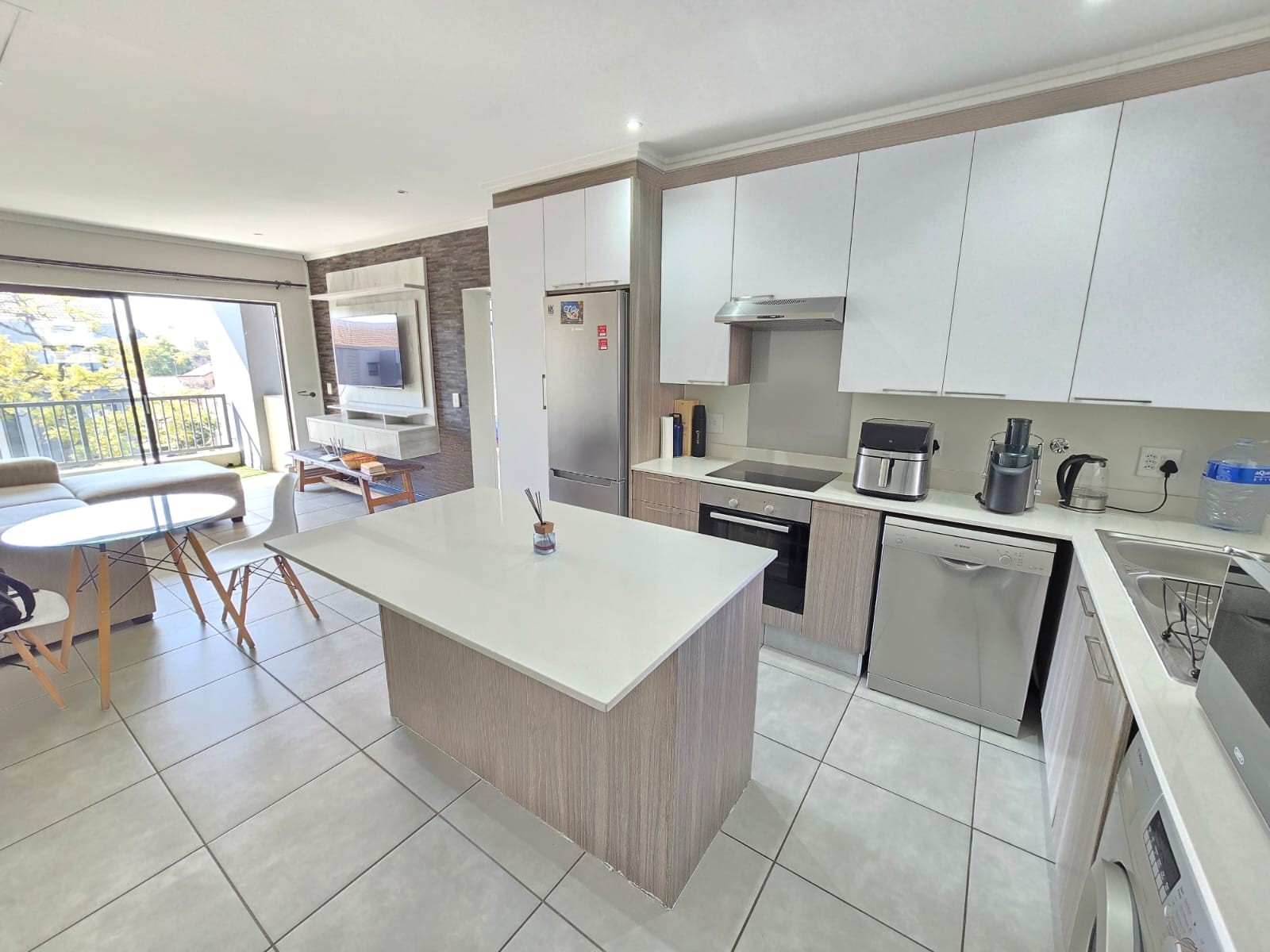 Modern Semi-Furnished 2 Bed, 2 Bath Apartment in Ventura Estate Craigavon Fourways