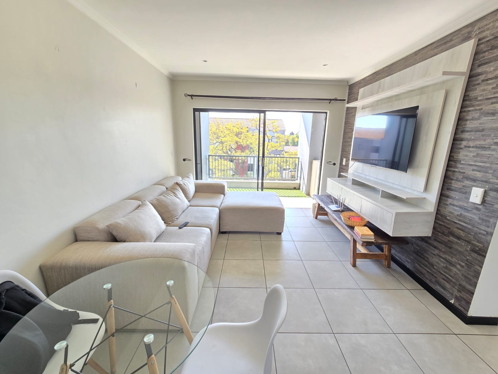 Modern Semi-Furnished 2 Bed, 2 Bath Apartment in Ventura Estate Craigavon Fourways