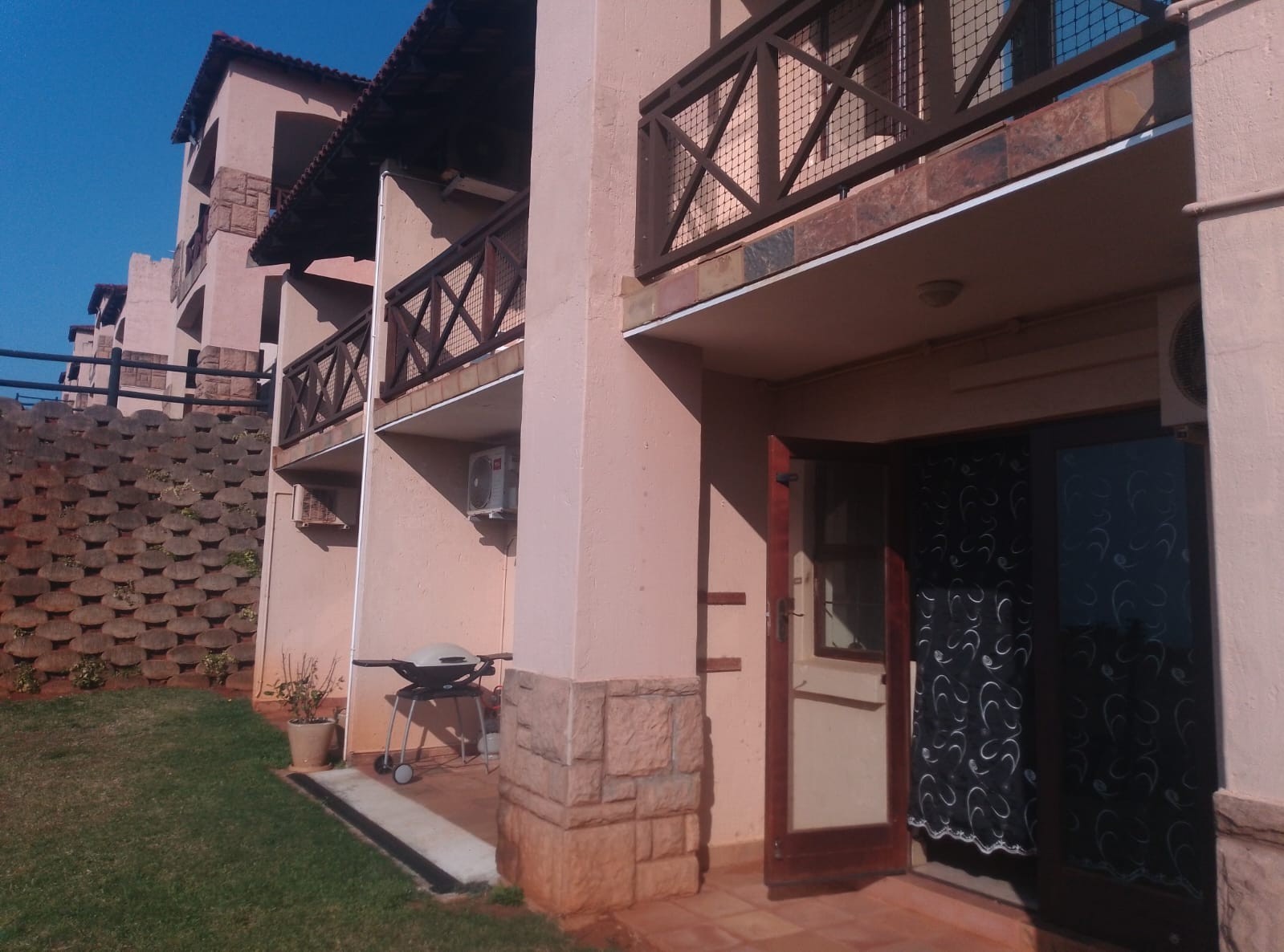 Port Edward. Studio Apartment within a Hotel
