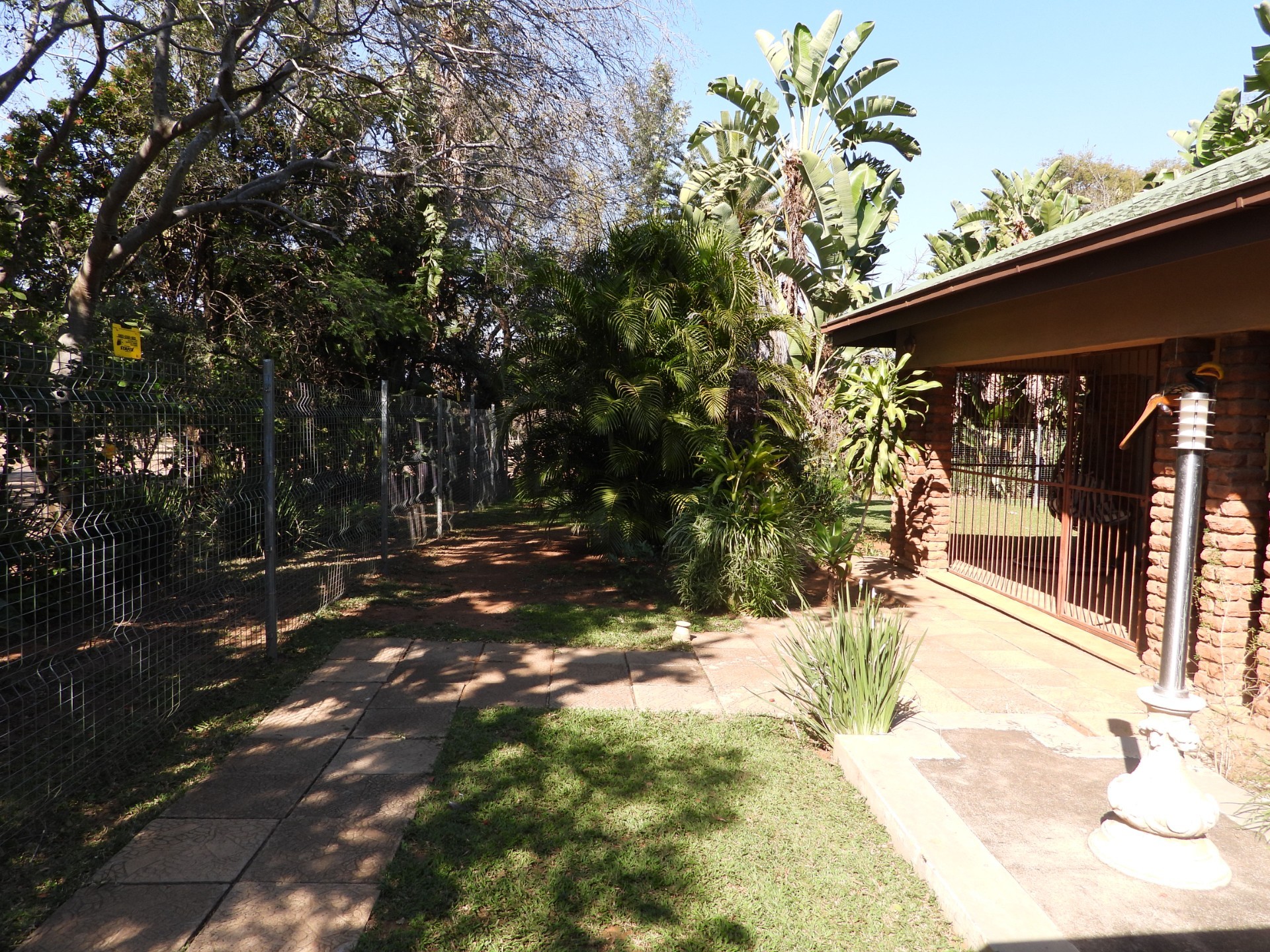House with flatlet for sale in quiet area