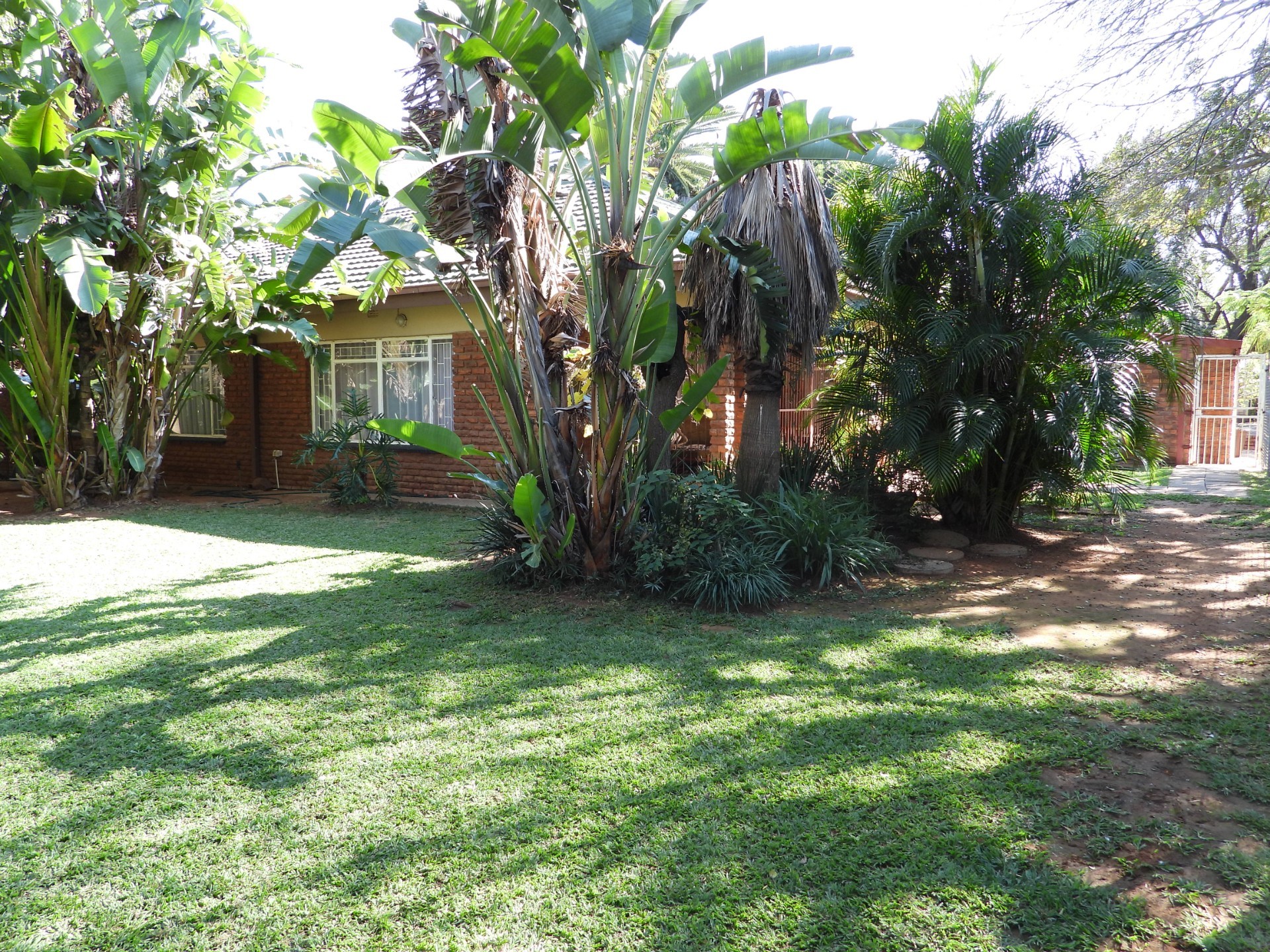 House with flatlet for sale in quiet area