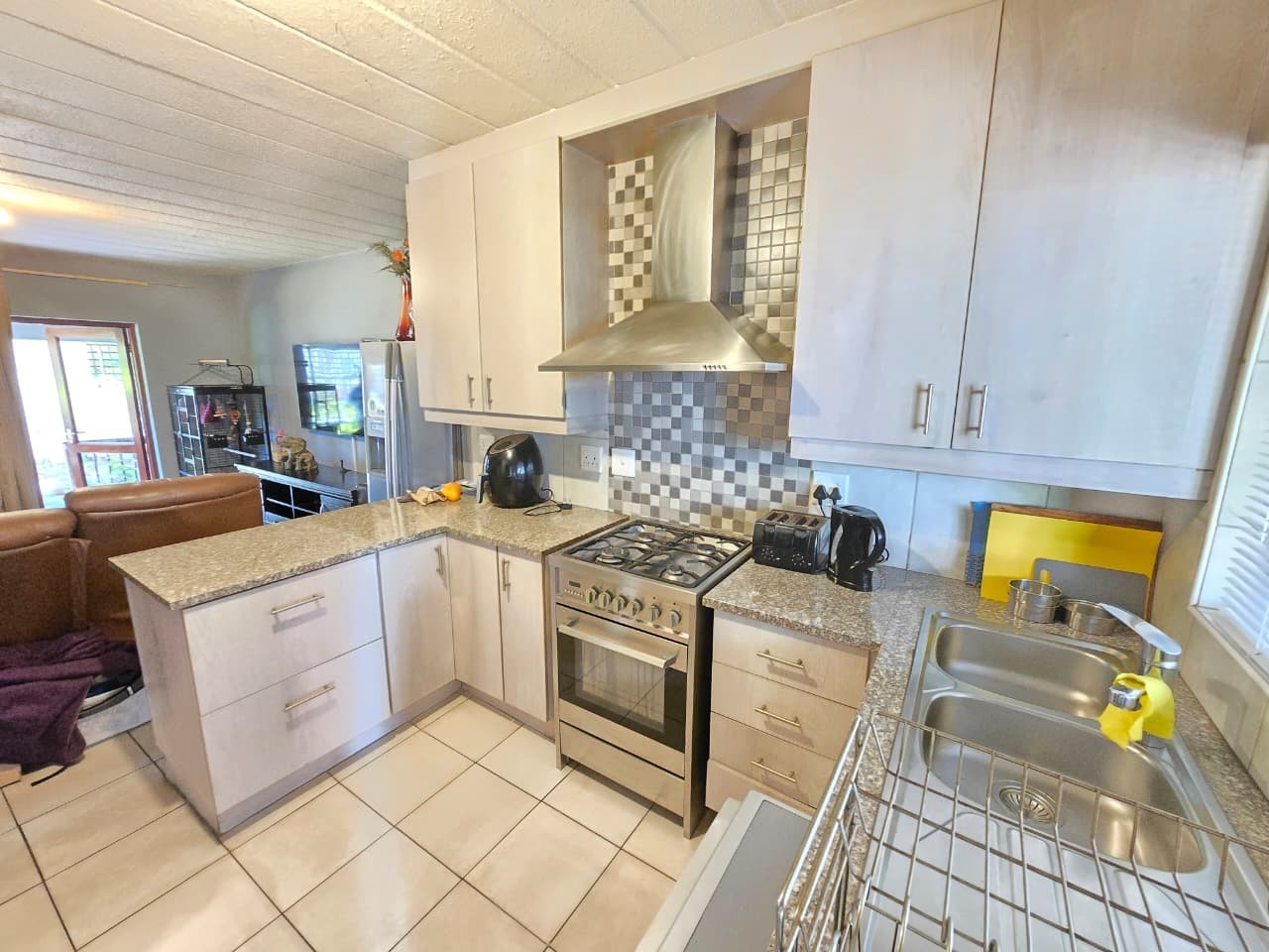 2 bed groundfloor Apartment For Sale in Jukskei Park, Randburg