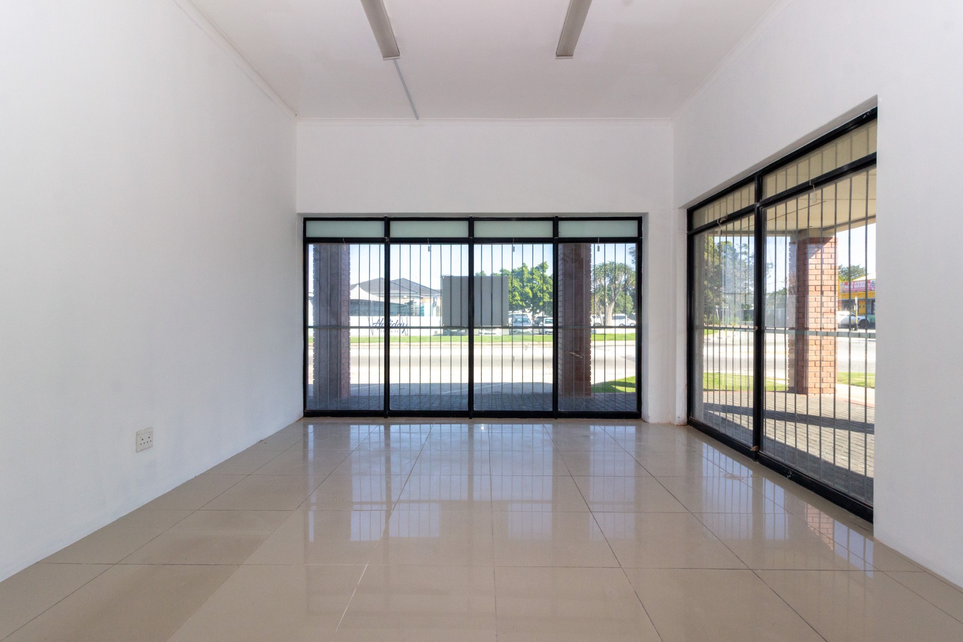 Prime Corner Retail Unit to Let in Walmer | 125 sqm 5