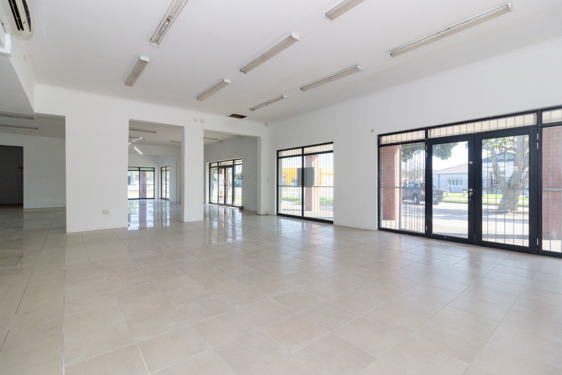 Ground Floor Retail Unit to Let in Walmer | 97 sqm 3