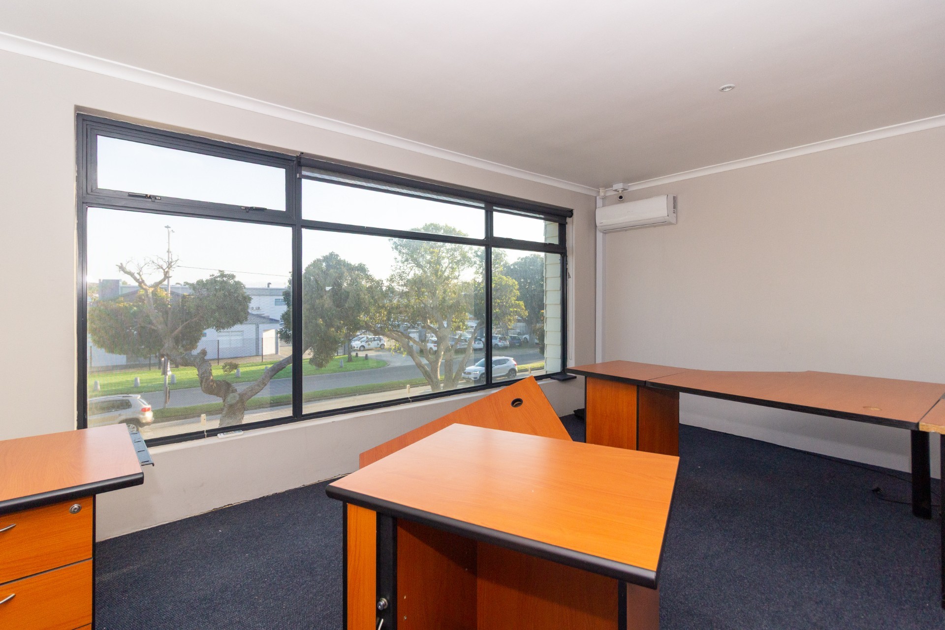 Bright Upstairs Office Space to Let in Walmer | 106 sqm
