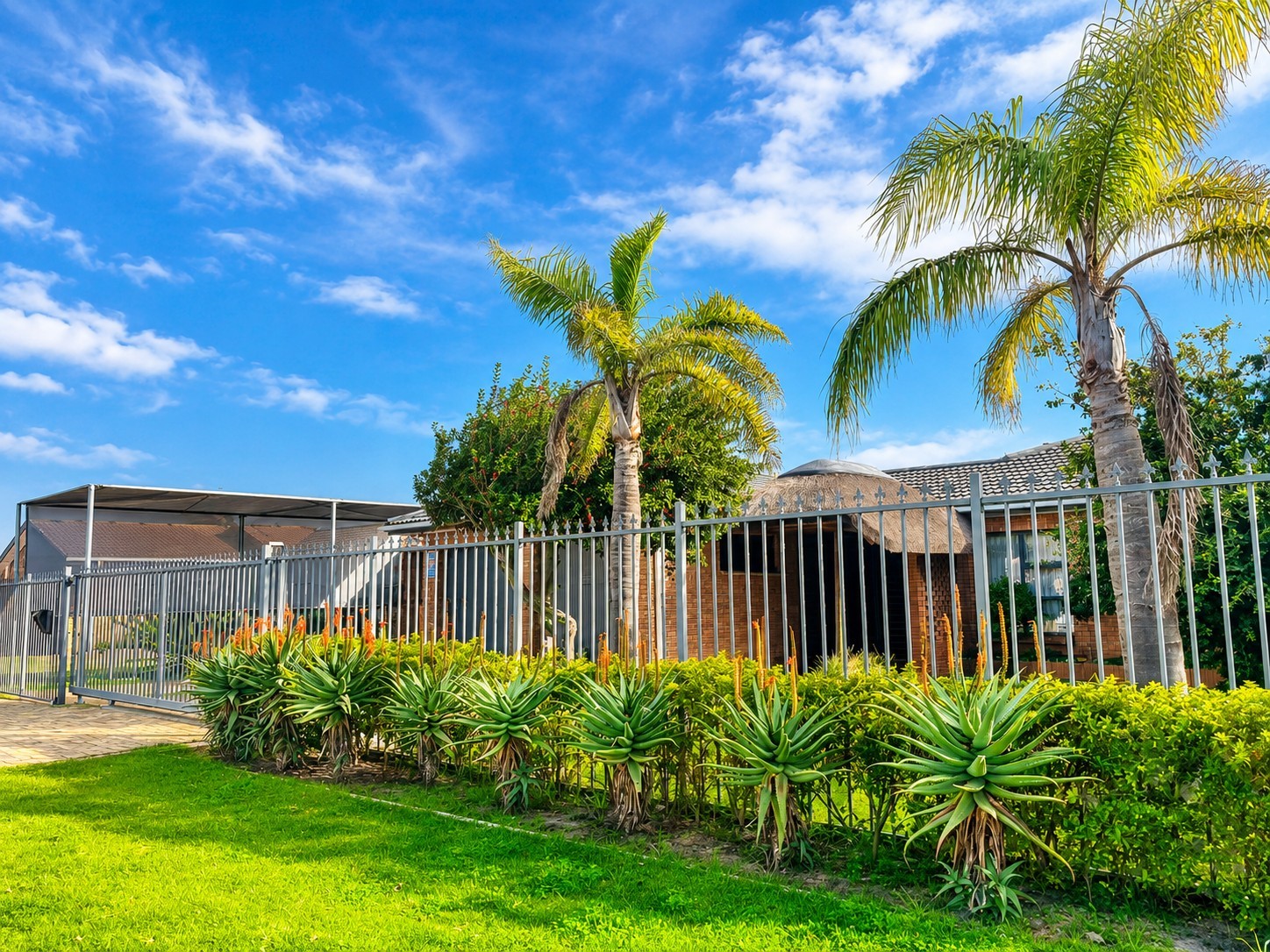 Modern 4 Bedroom Family Home with Pool and Entertainment Area!!!