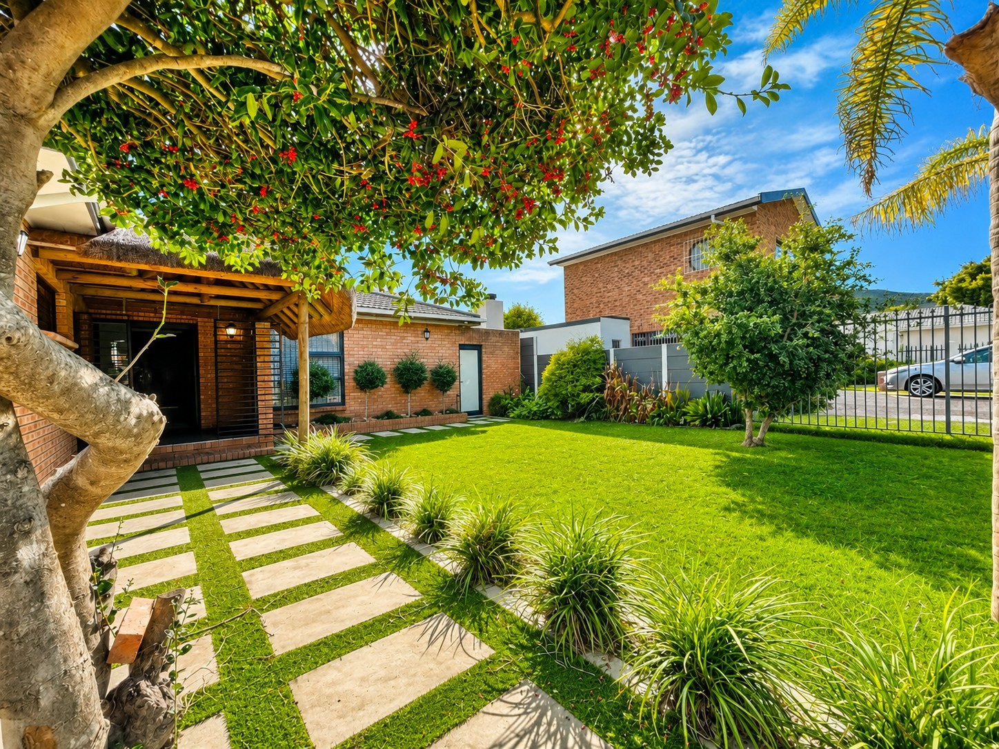 Modern 4 Bedroom Family Home with Pool and Entertainment Area!!!