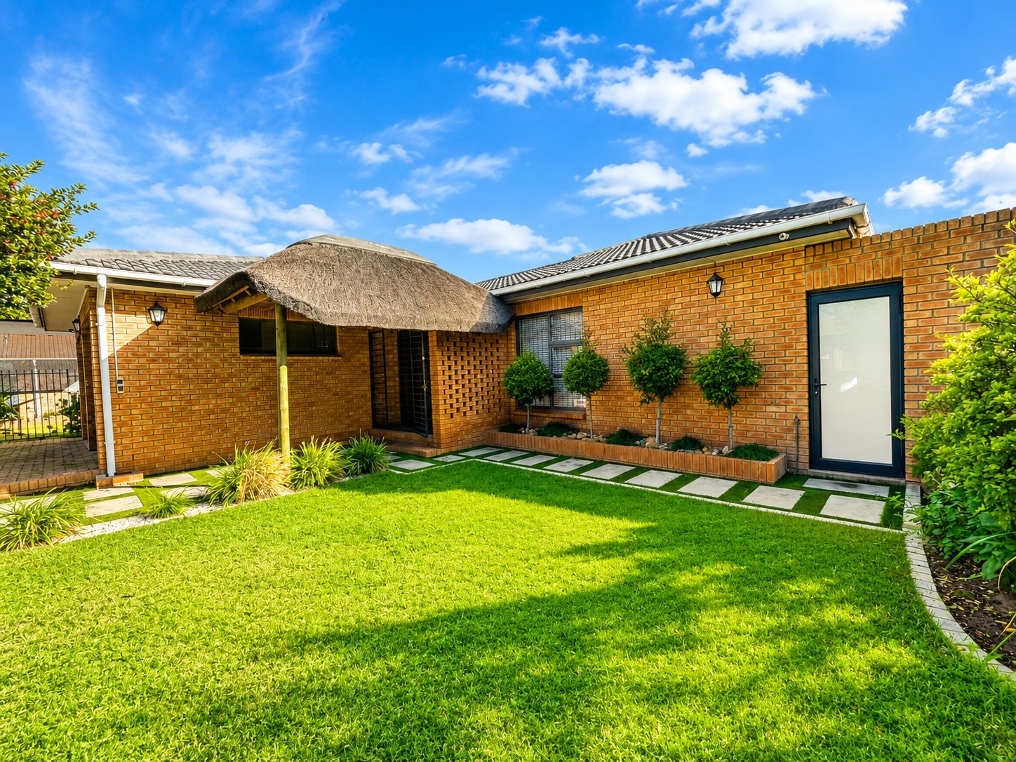 Modern 4 Bedroom Family Home with Pool and Entertainment Area!!!