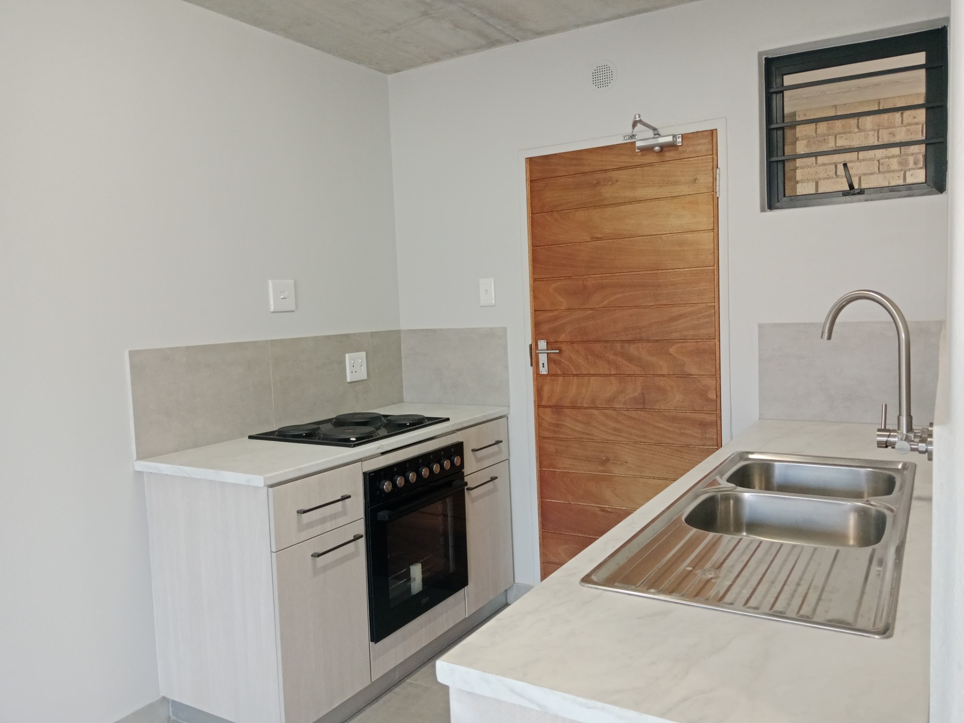 Apartment for rent in Kirkney, Pretoria, 50 m²
