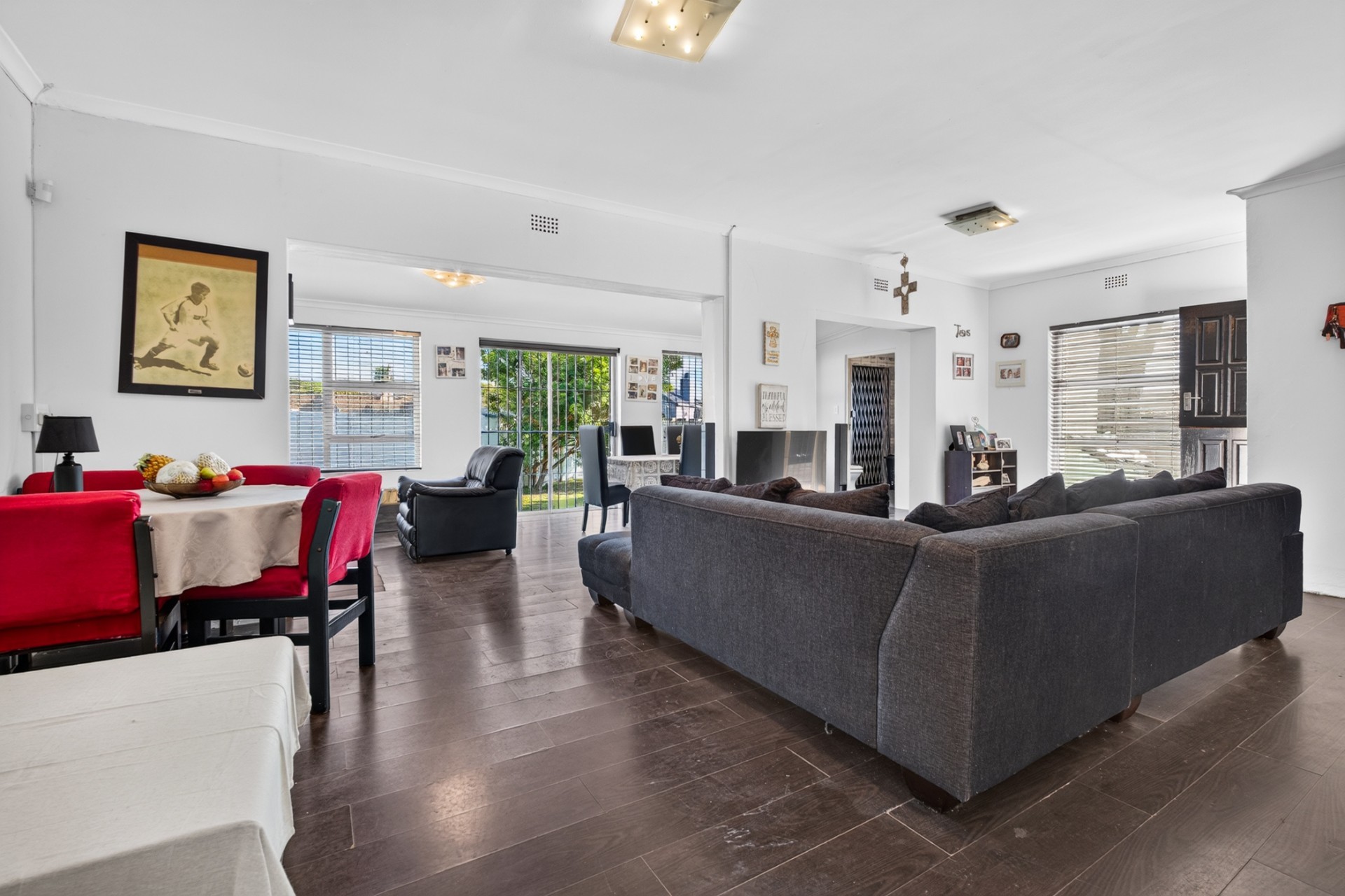 Spacious Family Home with Expansive Garden in Ottery