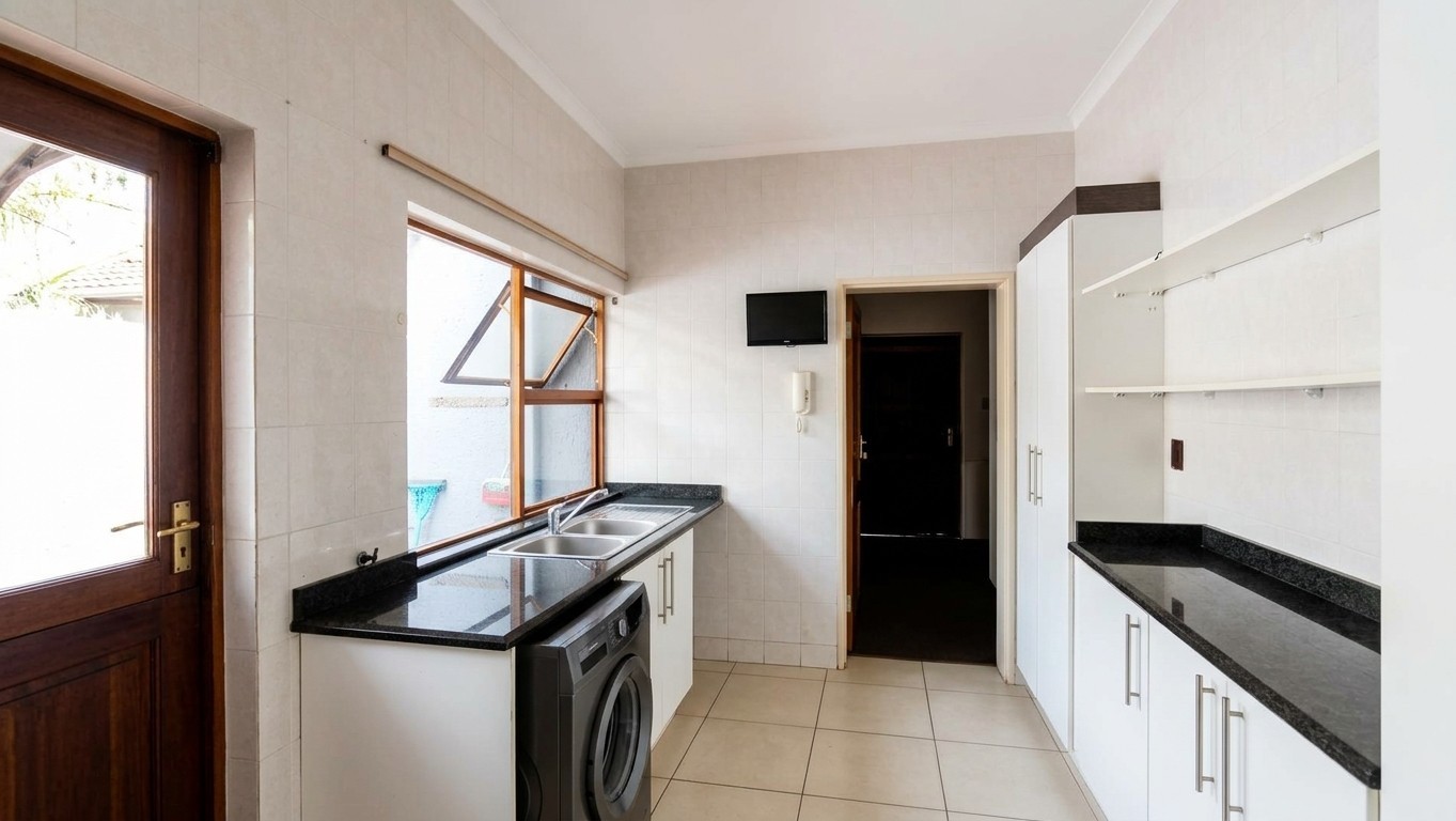 House for sale in Dowerglen, Edenvale, 449 m²