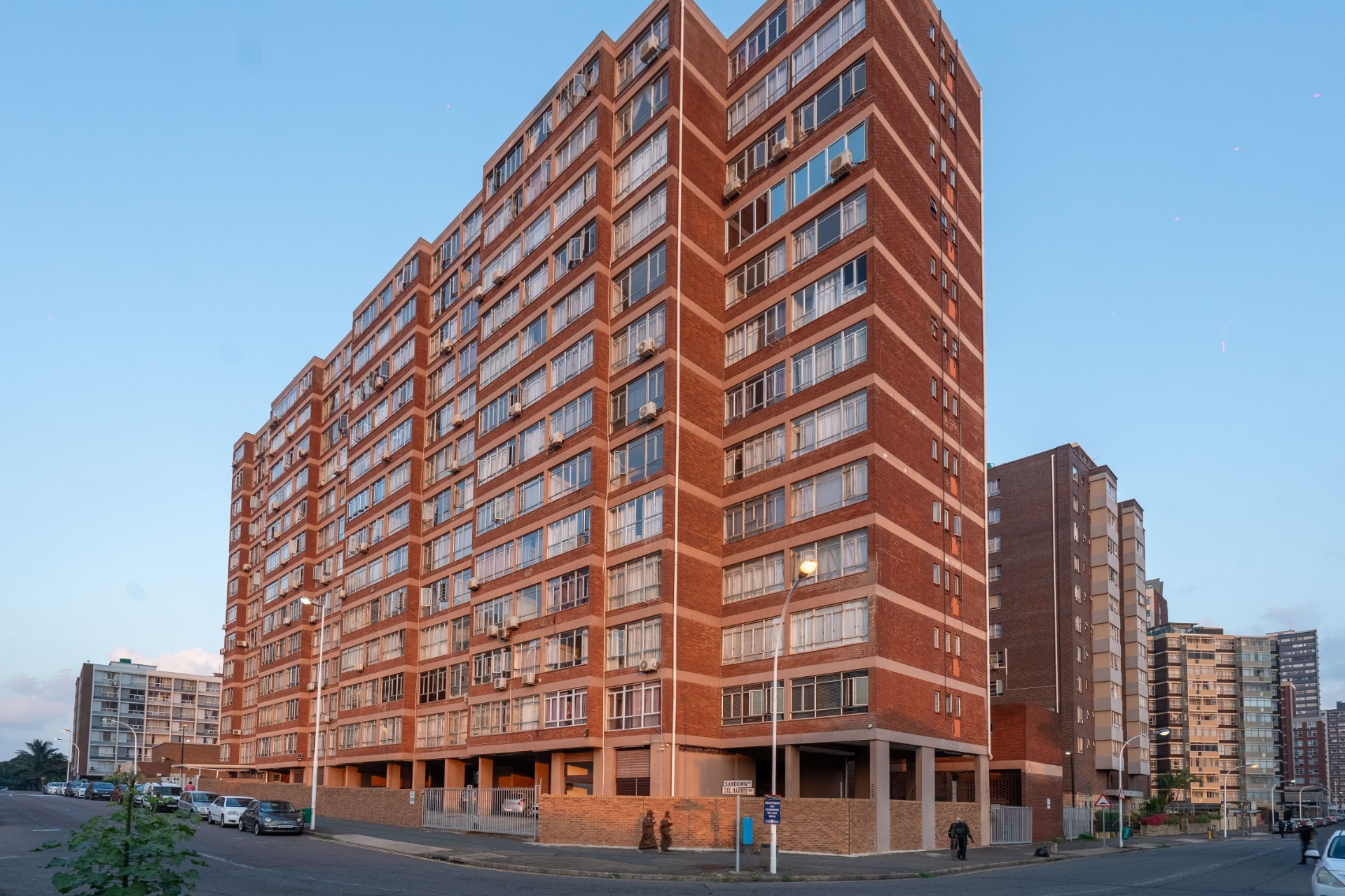 Investment opportunity: Spacious 2.5 Bedroom unit with Parking in North Beach