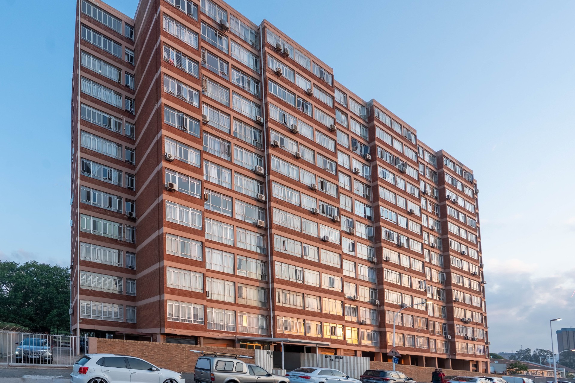 Investment opportunity: Spacious 2.5 Bedroom unit with Parking in North Beach