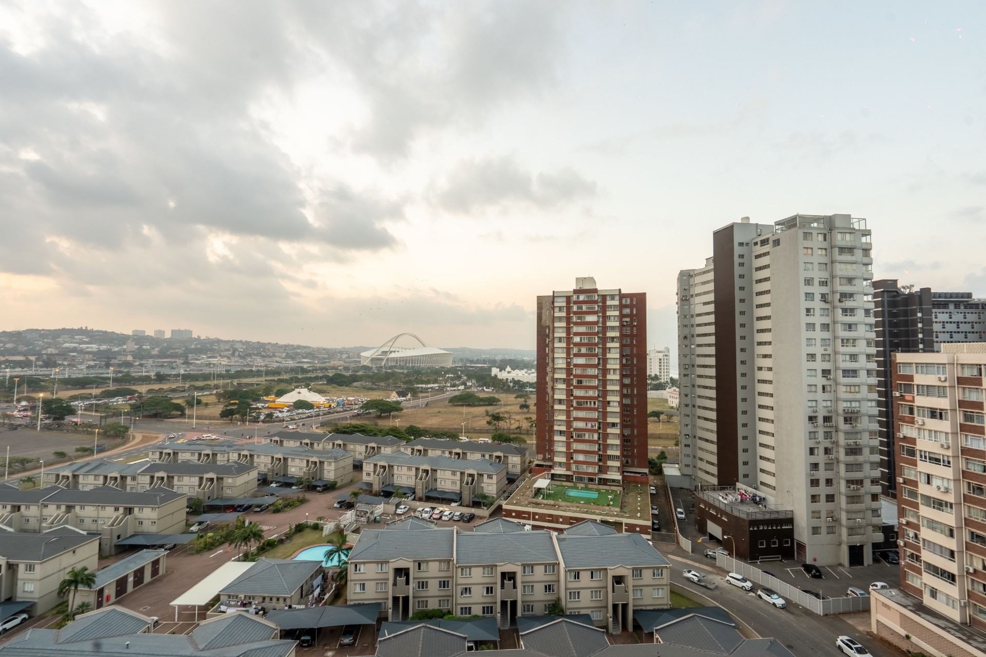 Investment opportunity: Spacious 2.5 Bedroom unit with Parking in North Beach