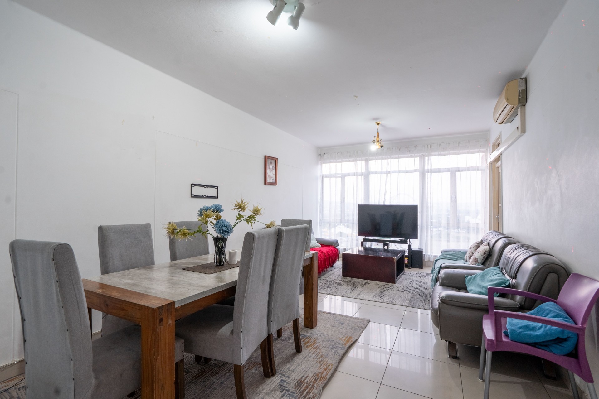 Investment opportunity: Spacious 2.5 Bedroom unit with Parking in North Beach