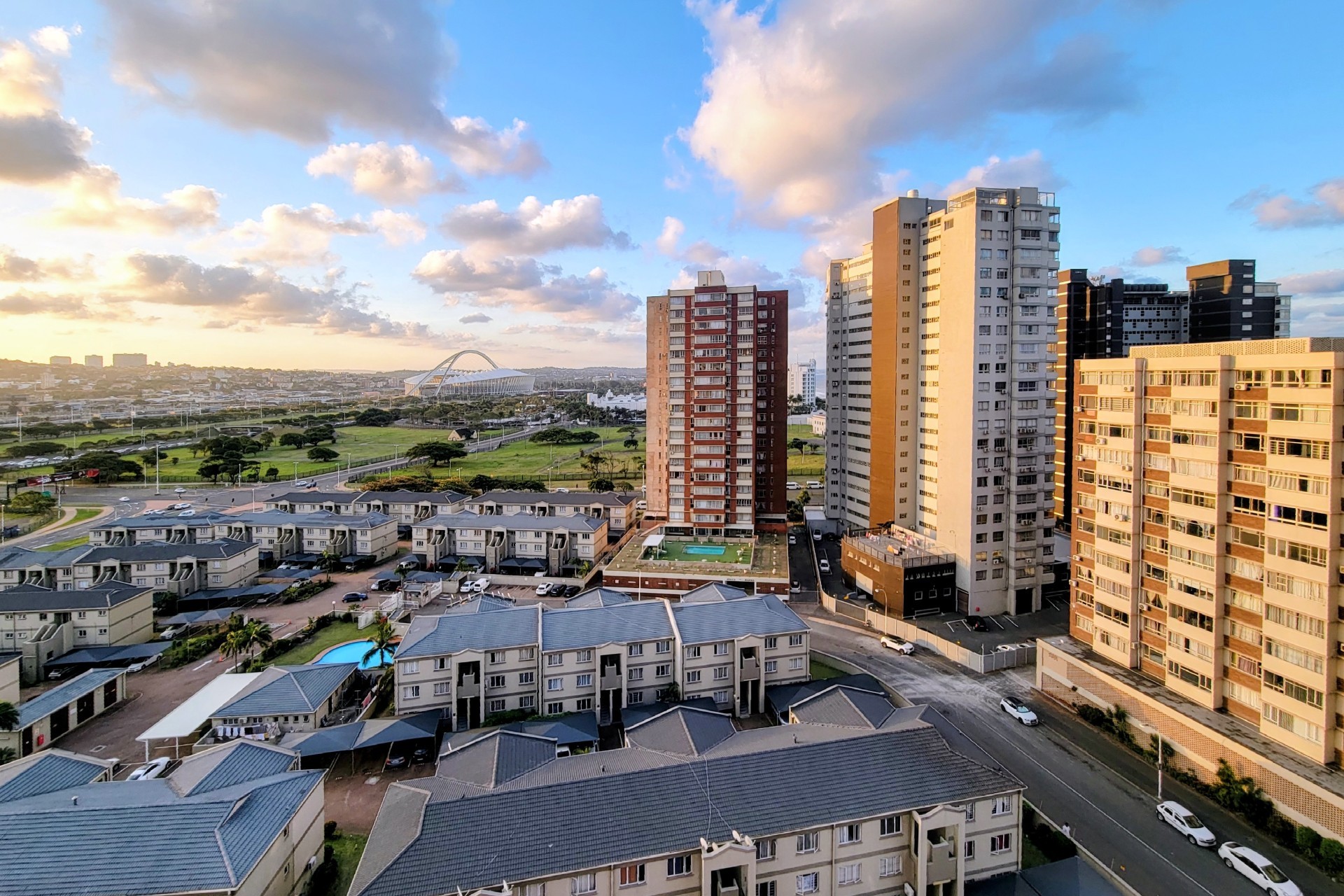 Investment opportunity: Spacious 2.5 Bedroom unit with Parking in North Beach