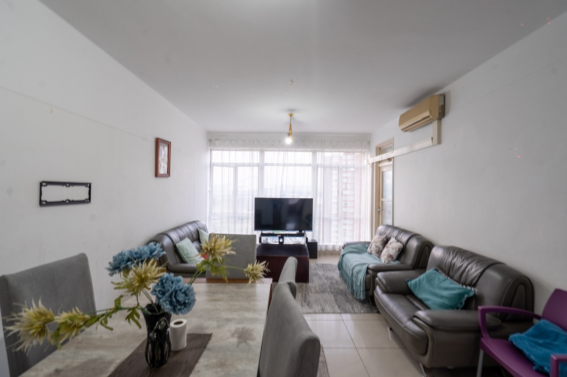 Investment opportunity: Spacious 2.5 Bedroom unit with Parking in North Beach