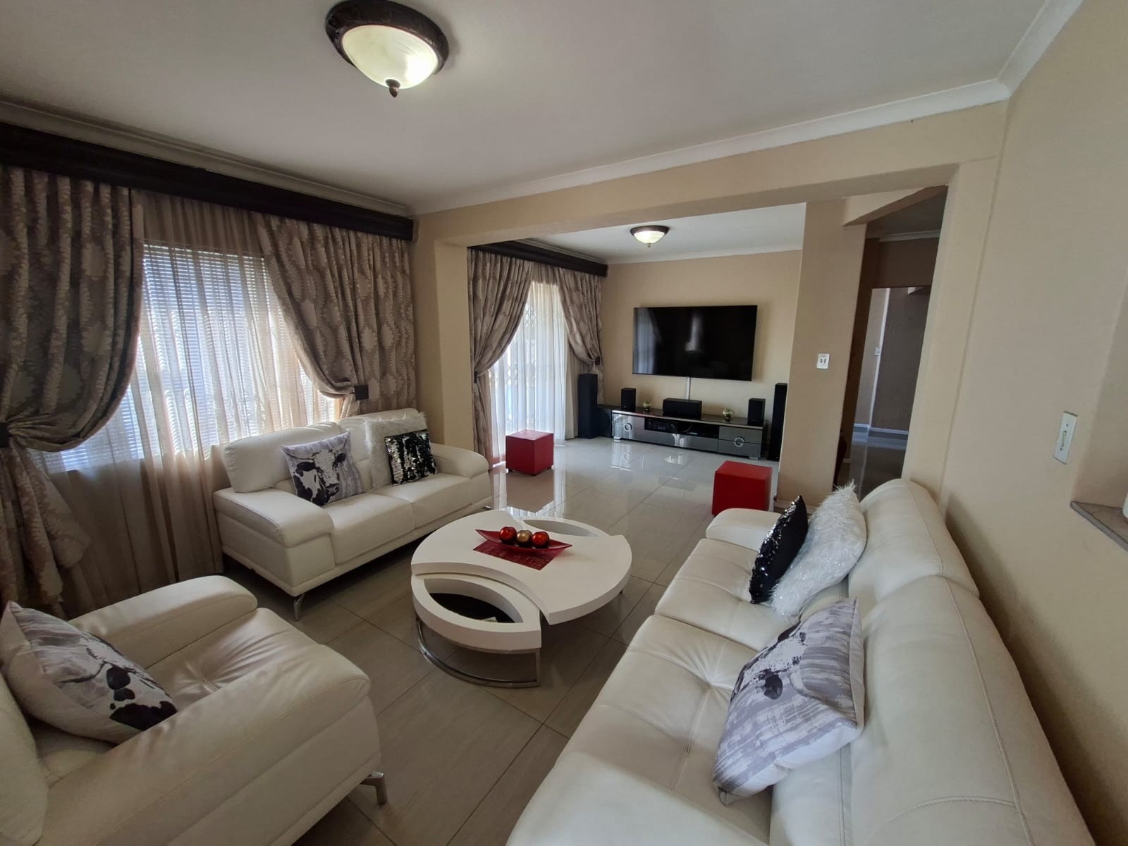 House for sale in Reservoir Hills, Durban, KwaZulu Natal, 697 m²