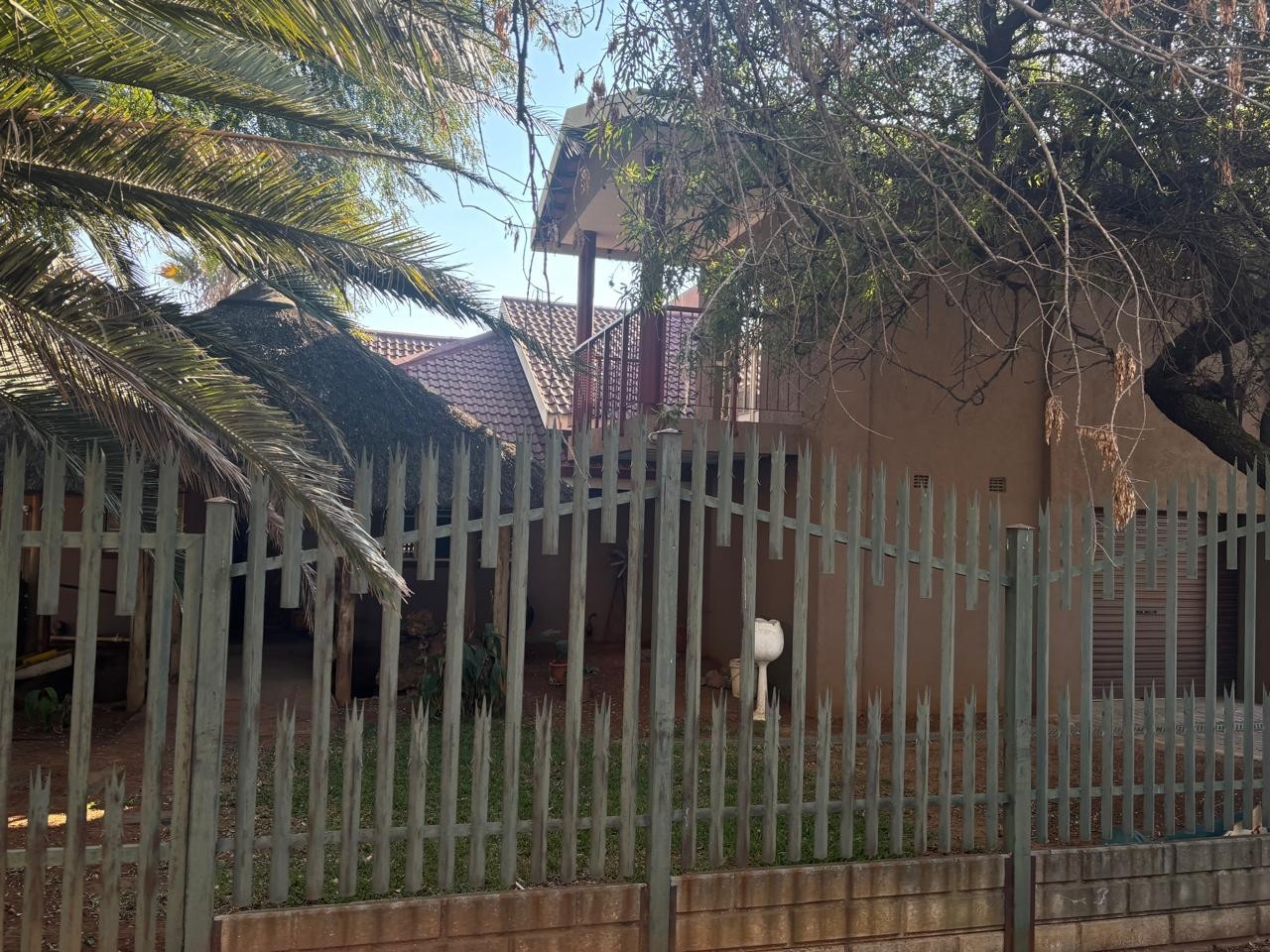 House for sale in Vaalpark, Sasolburg, 213 m²