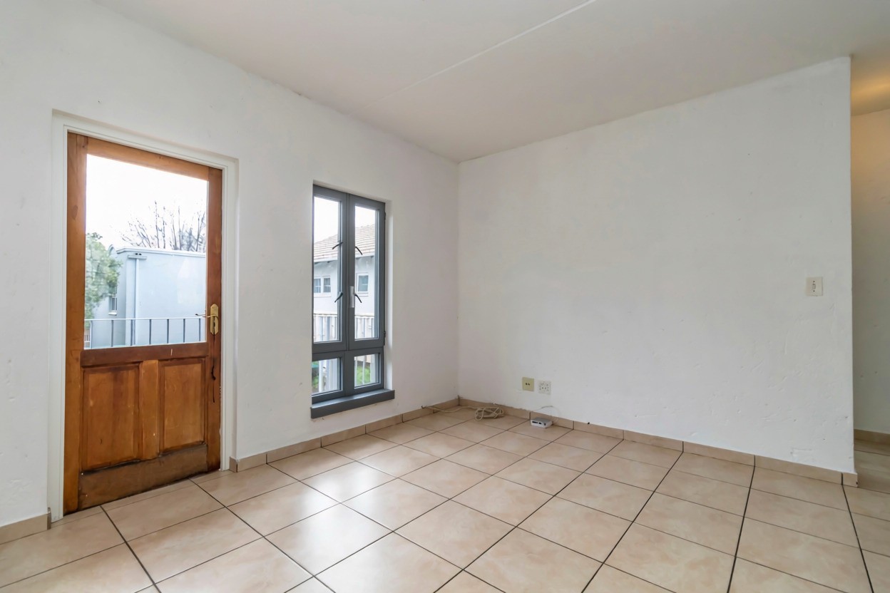 Apartment for sale in Montgomery Park, Johannesburg, 201, Calais, 2 Von Dessin Street, Montgomery Park, Johannesburg, Gauteng, 48 m²